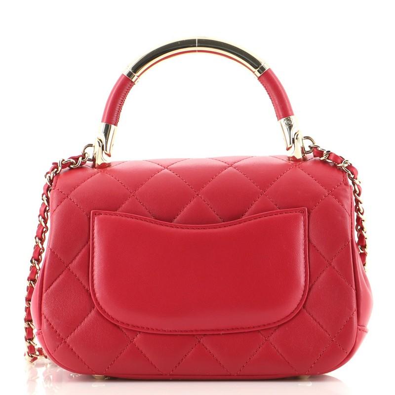 Chanel Carry Chic Klappentasche aus gestepptem Lammfell Mini im Zustand „Gut“ in NY, NY