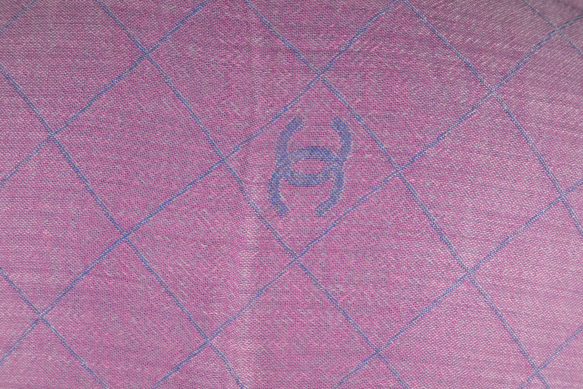 Chanel Estola Cashemere Algodón Lila Nuevo en Nuevo estado para la venta en West Hollywood, CA