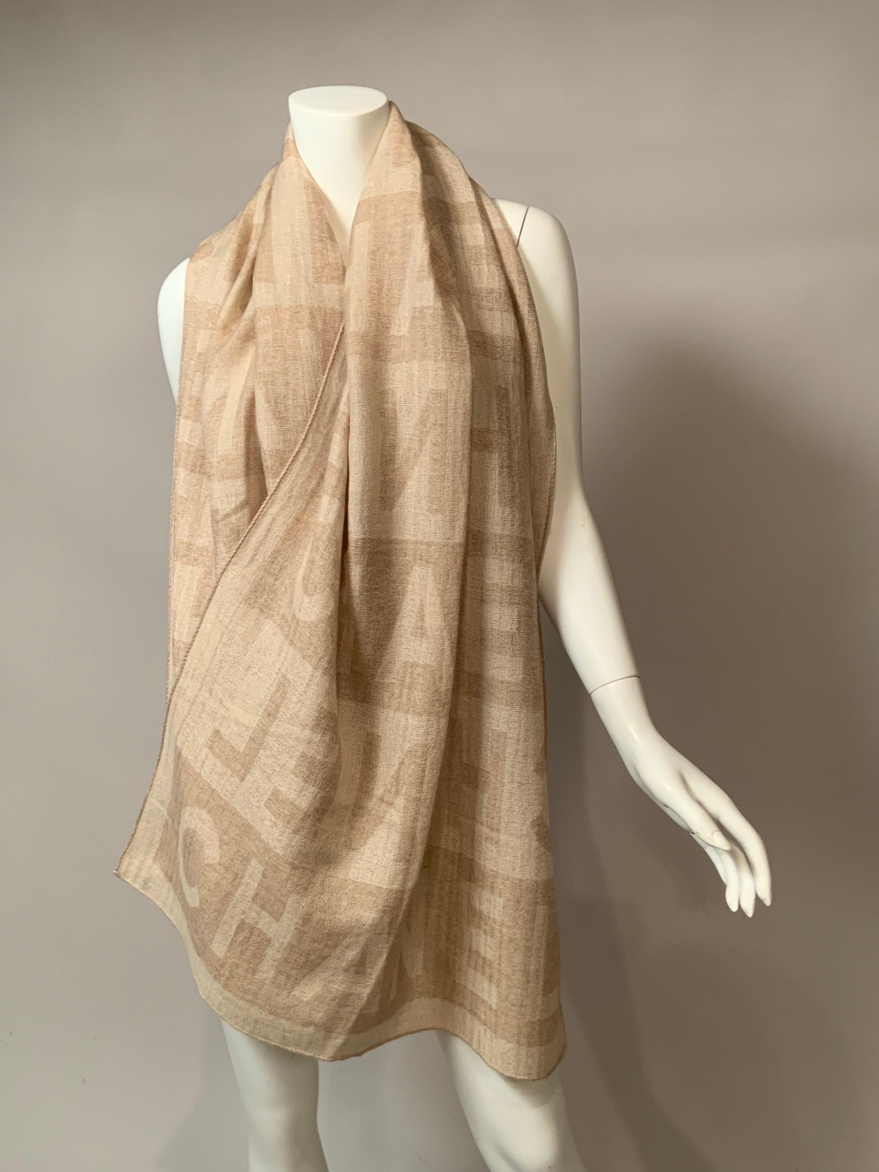 Chal de cachemira y seda Chanel Diseño de logotipo Chanel Beige en venta