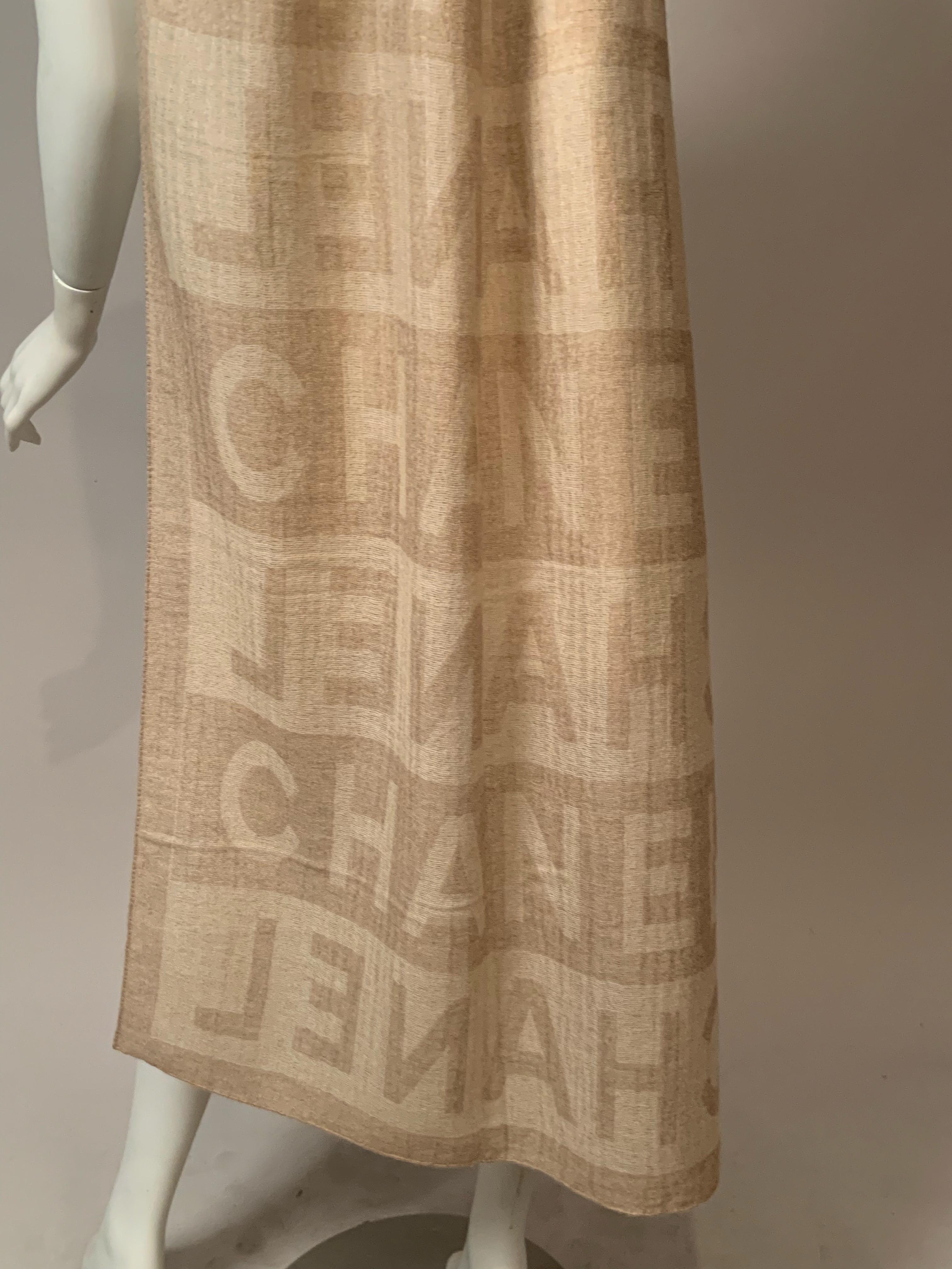 Chal de cachemira y seda Chanel Diseño de logotipo Chanel en Excelente estado para la venta en New Hope, PA