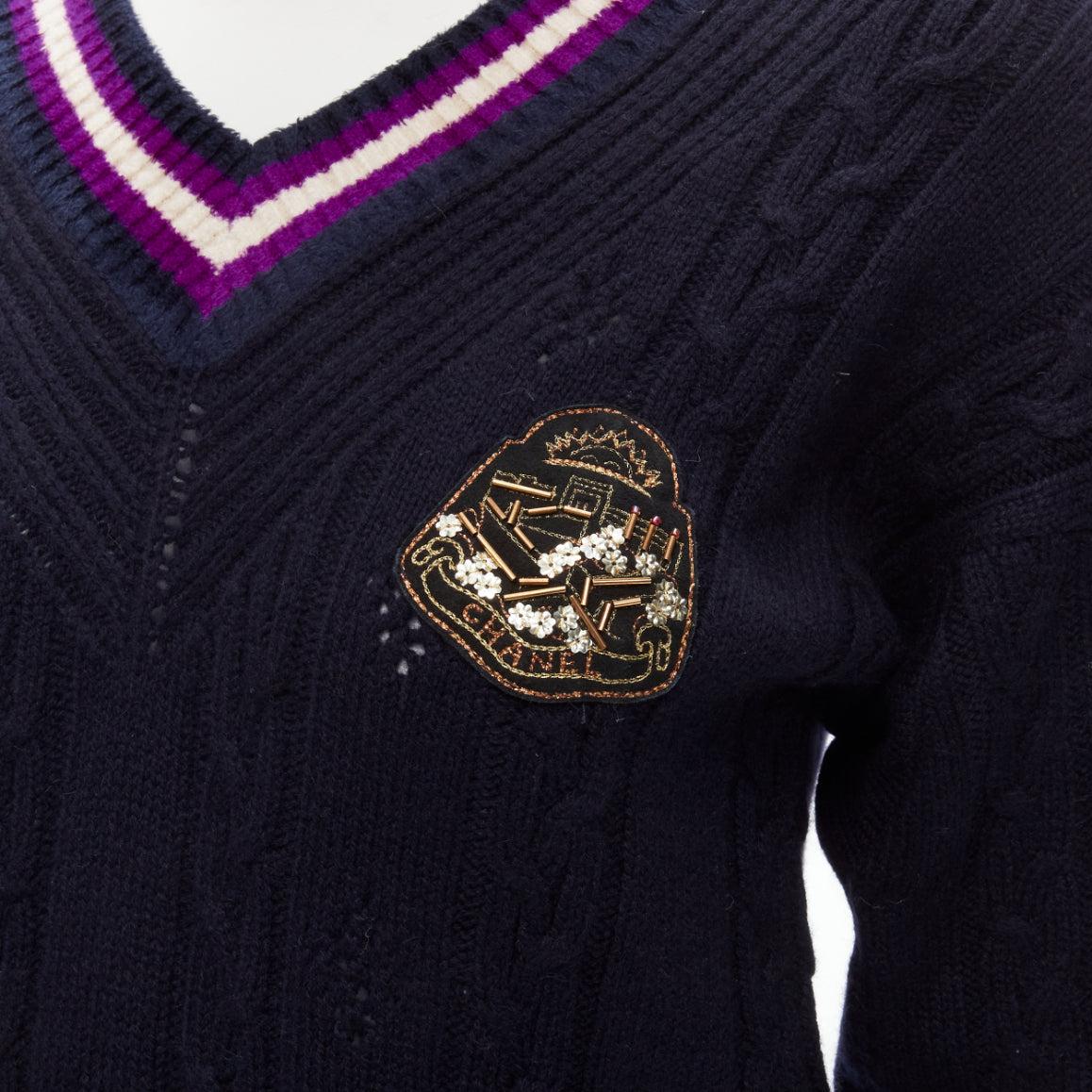 CHANEL cashmere blend navy purple embroidered badge schoolboy sweater FR38 M
Reference: TGAS/C01364
Brand: Chanel
Designer: Karl Lagerfeld
Material: Cashmere, Rayon, Nylon
Color: Navy, Purple
Pattern: Solid
Extra Details: Purple white striped trim.