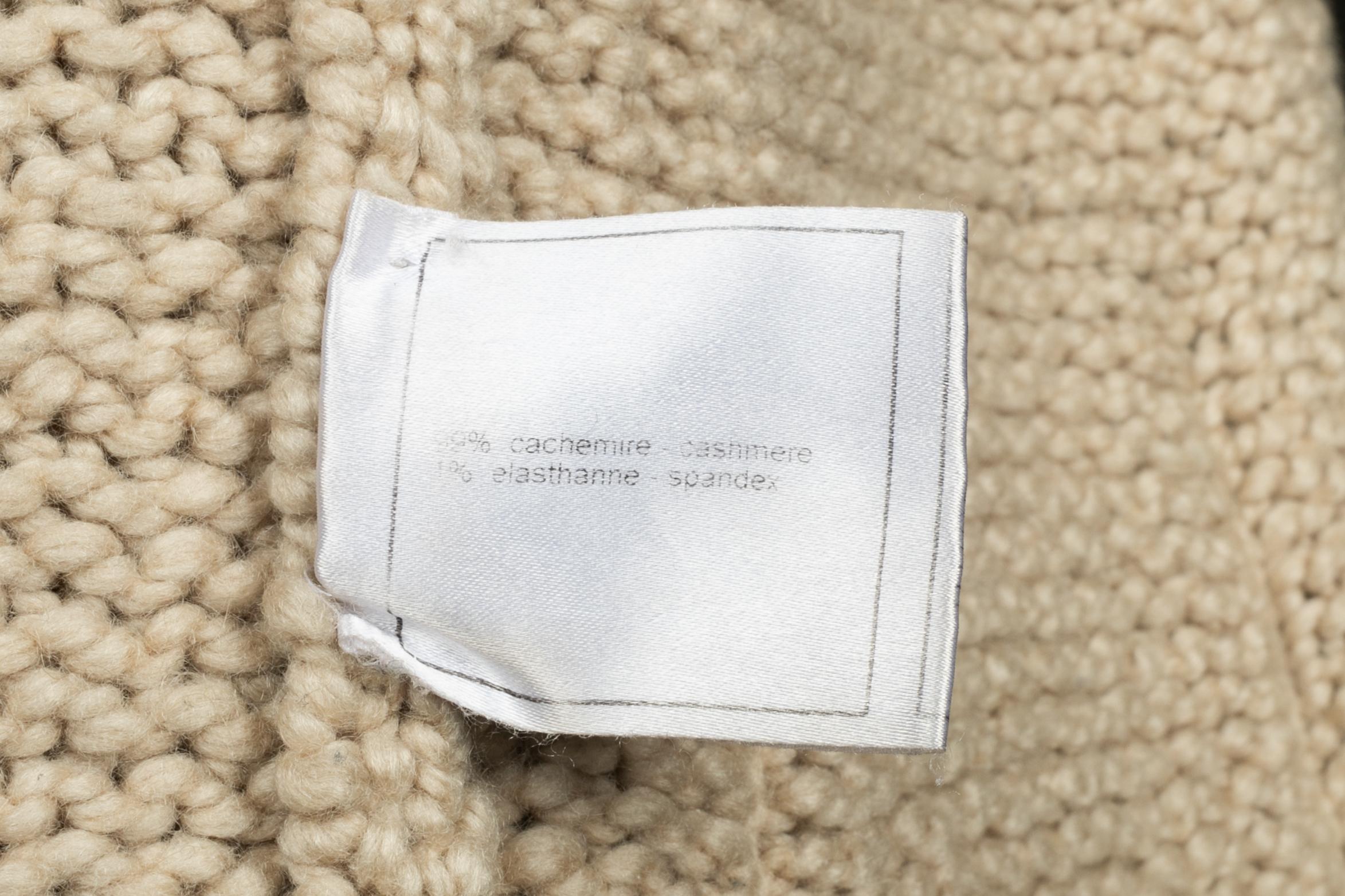 Cardigan en cachemire Chanel en vente 6