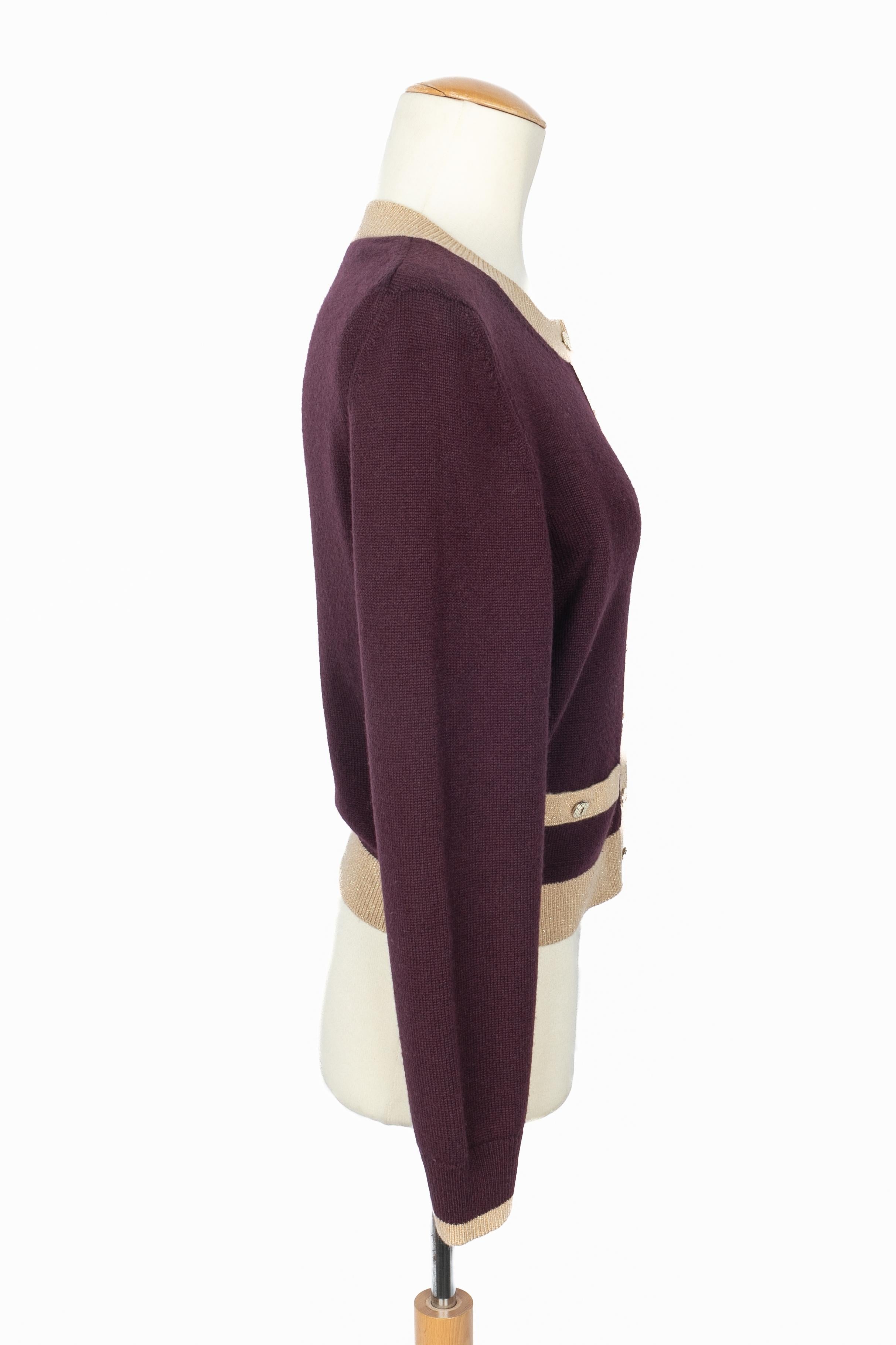 Cardigan en cachemire Chanel en vente 1