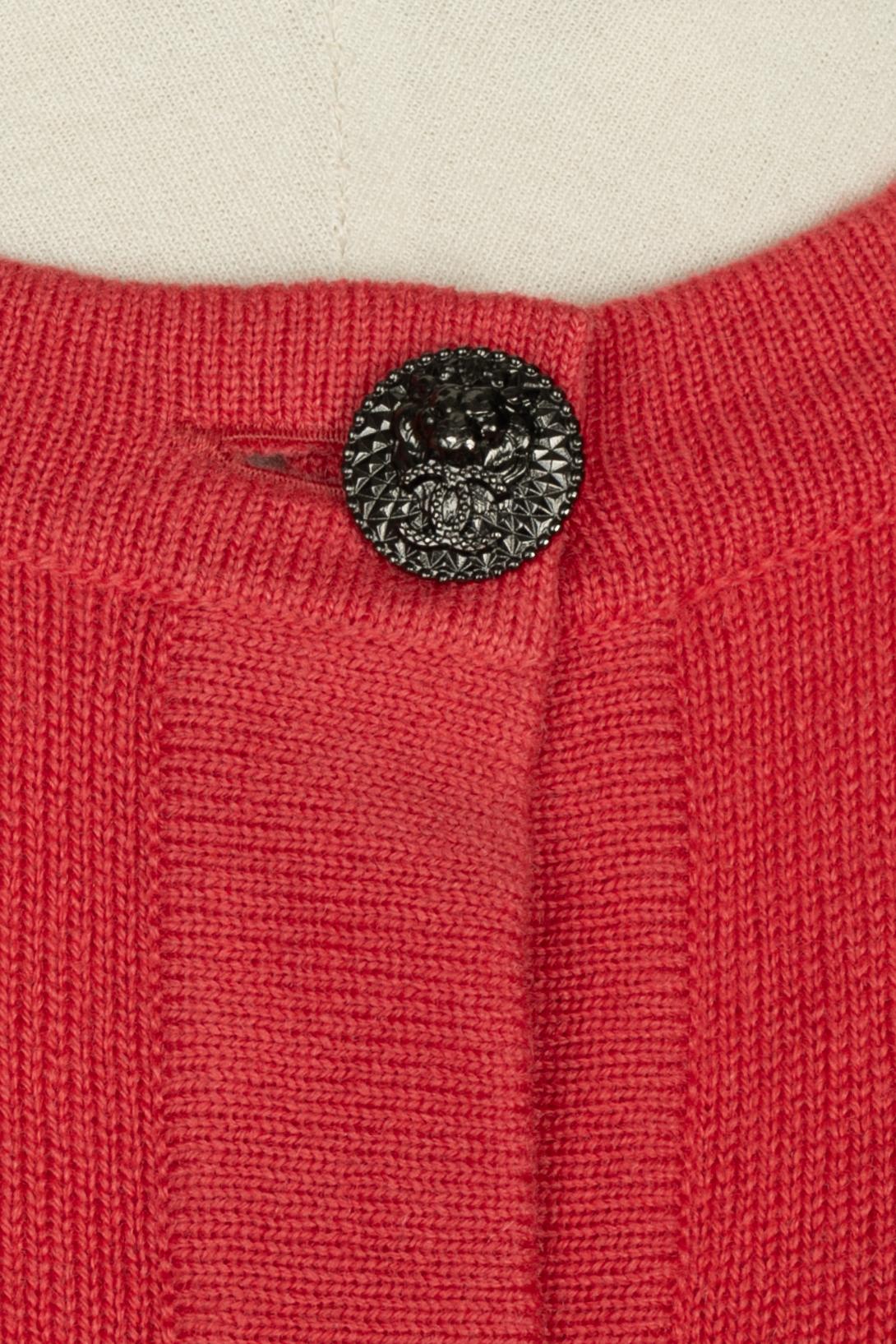 Rouge Cardigan en cachemire Chanel Printemps 2009 en vente