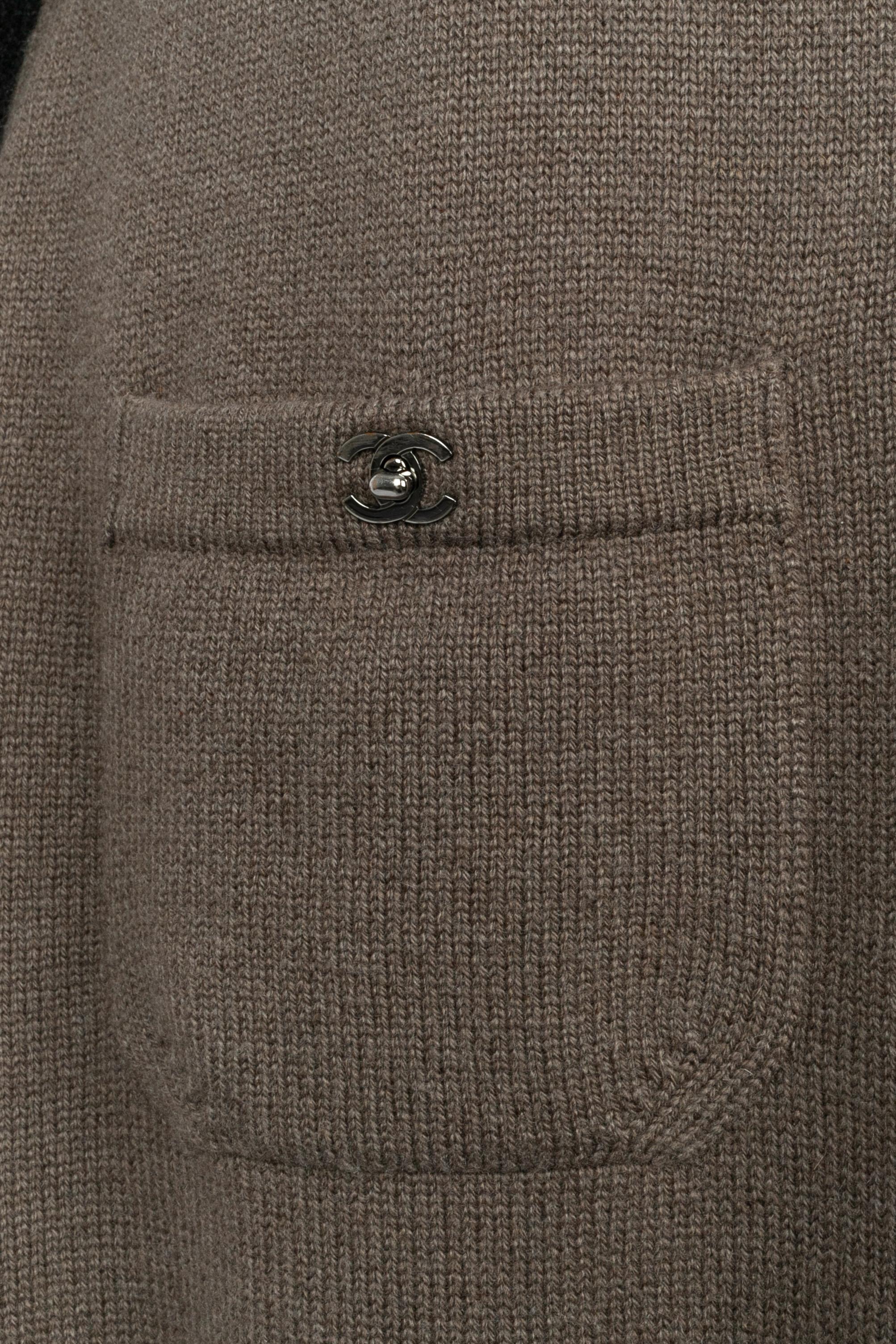 Chanel Kleid aus Kaschmir im Zustand „Hervorragend“ im Angebot in SAINT-OUEN-SUR-SEINE, FR