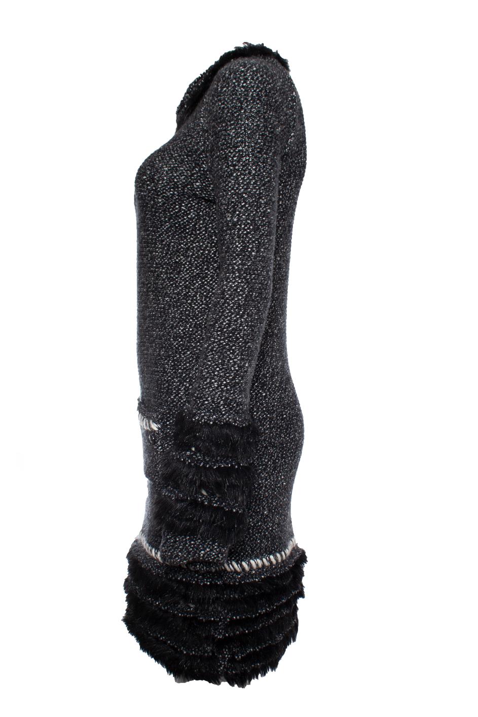 Nero Chanel, Abito con frange in pelliccia di cashmere in vendita