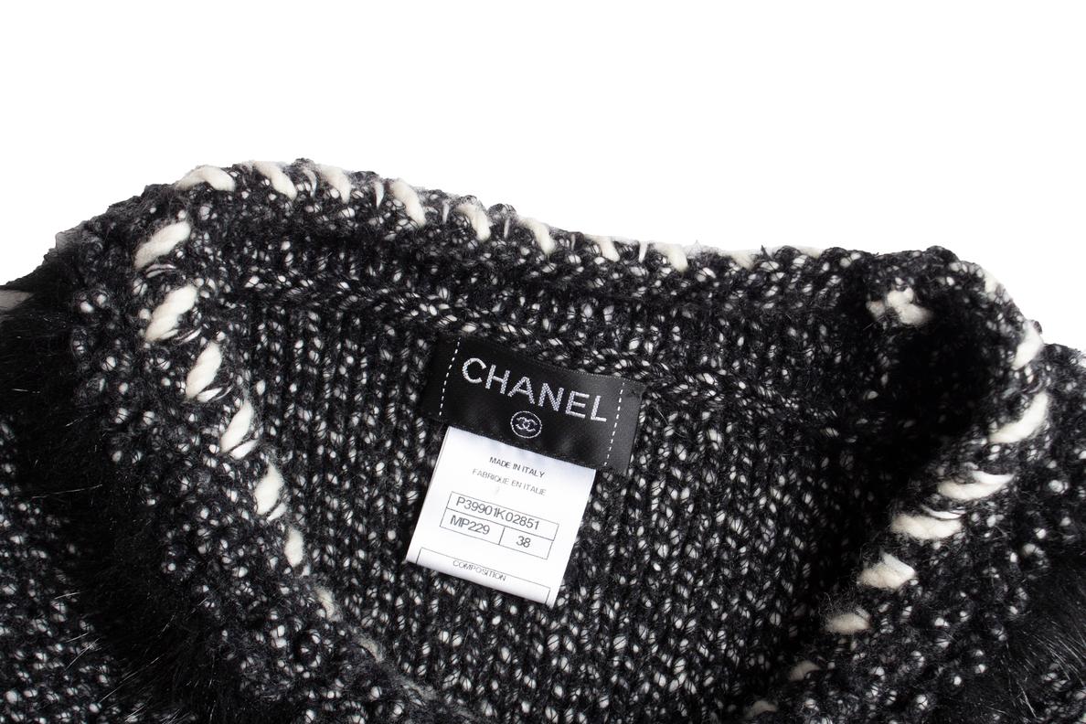 Donna Chanel, Abito con frange in pelliccia di cashmere in vendita