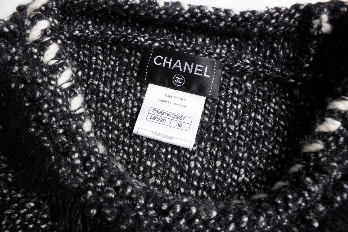 Chanel, Abito con frange in pelliccia di cashmere in vendita 1