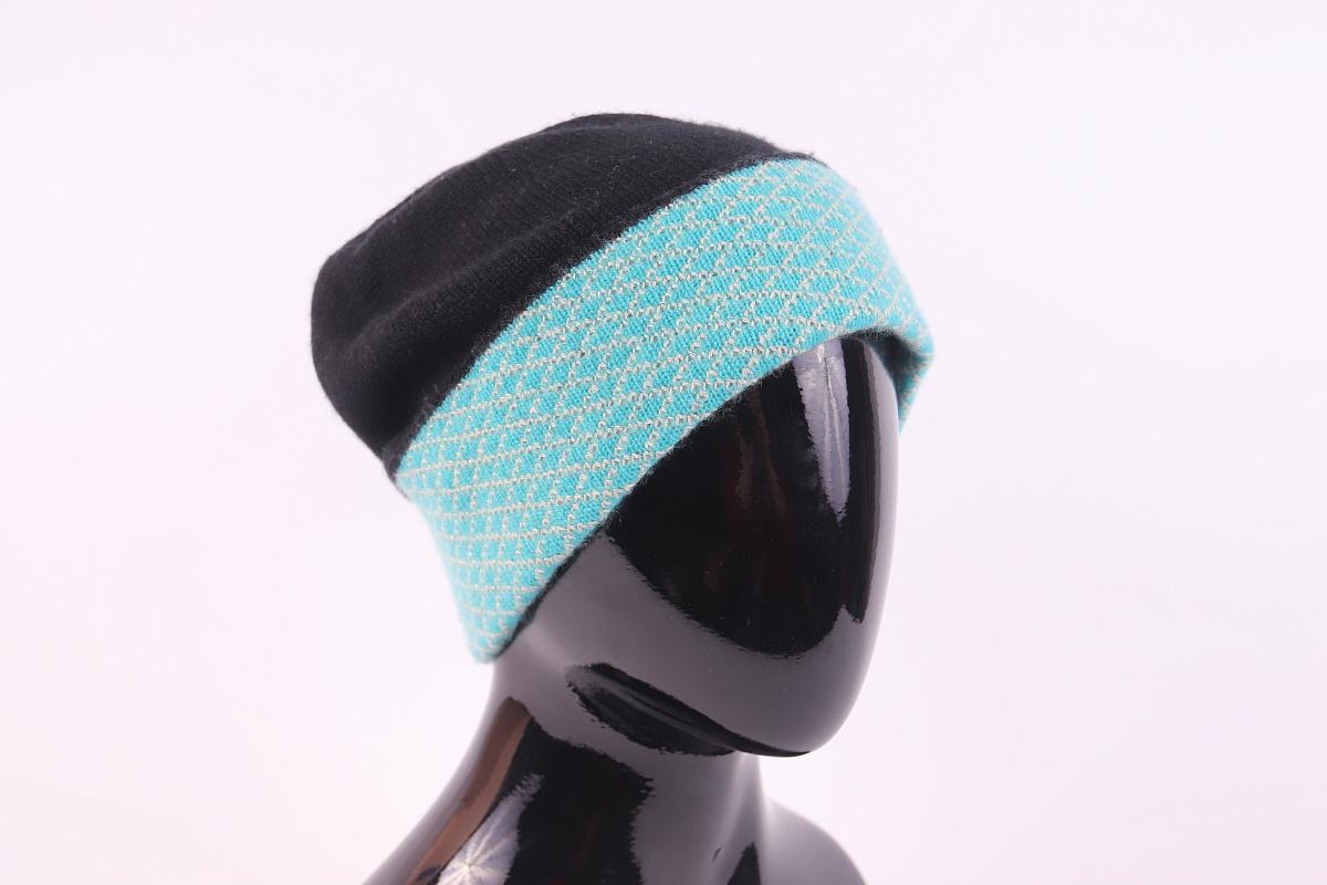 Cappello in cashmere Chanel in vendita 1