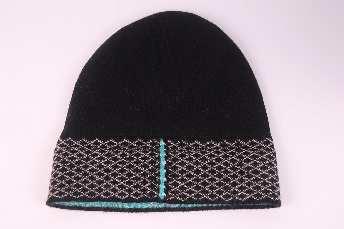 Cappello in cashmere Chanel in vendita 4