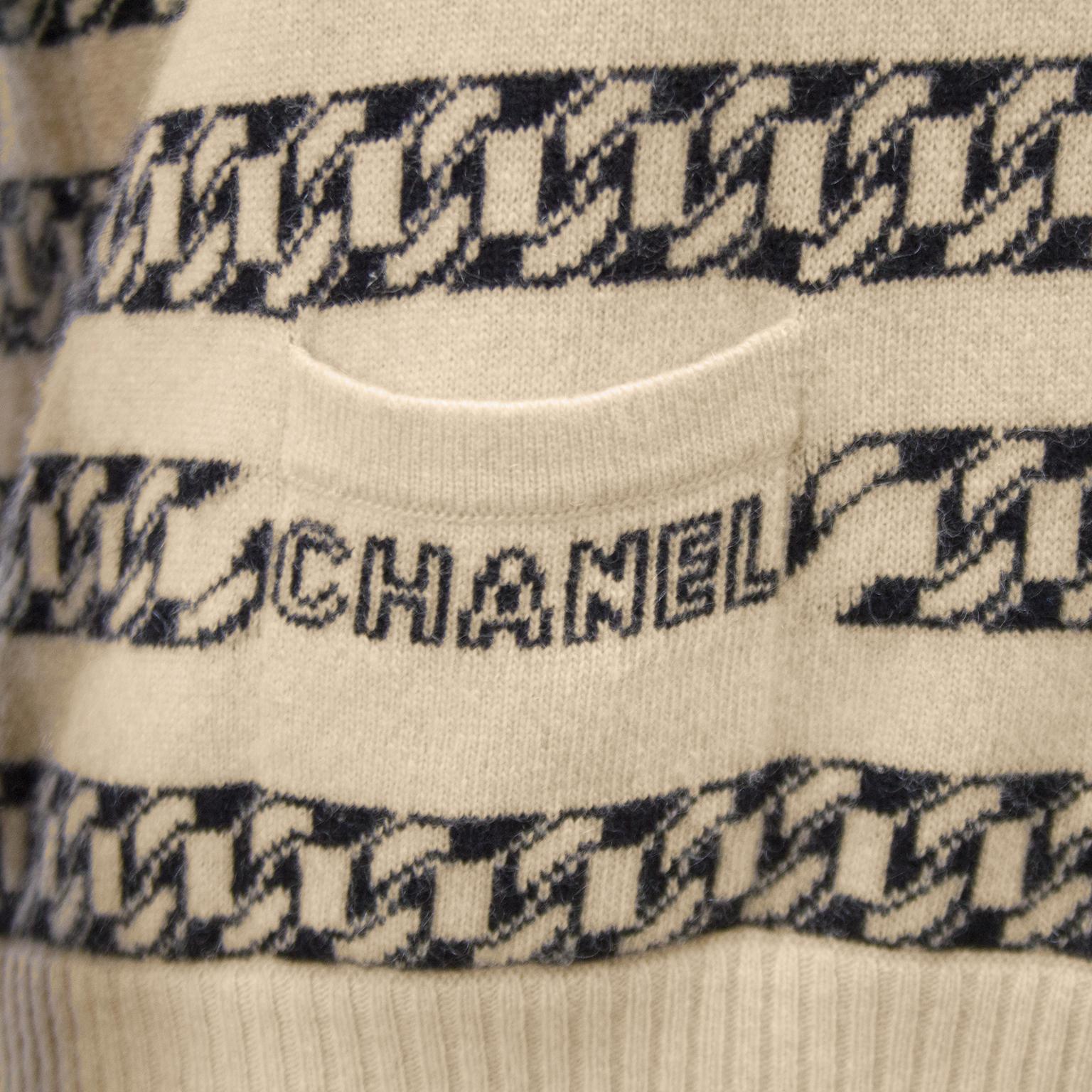 Chanel Kaschmir Intarsien Strickjacke mit Kettenmuster Damen im Angebot