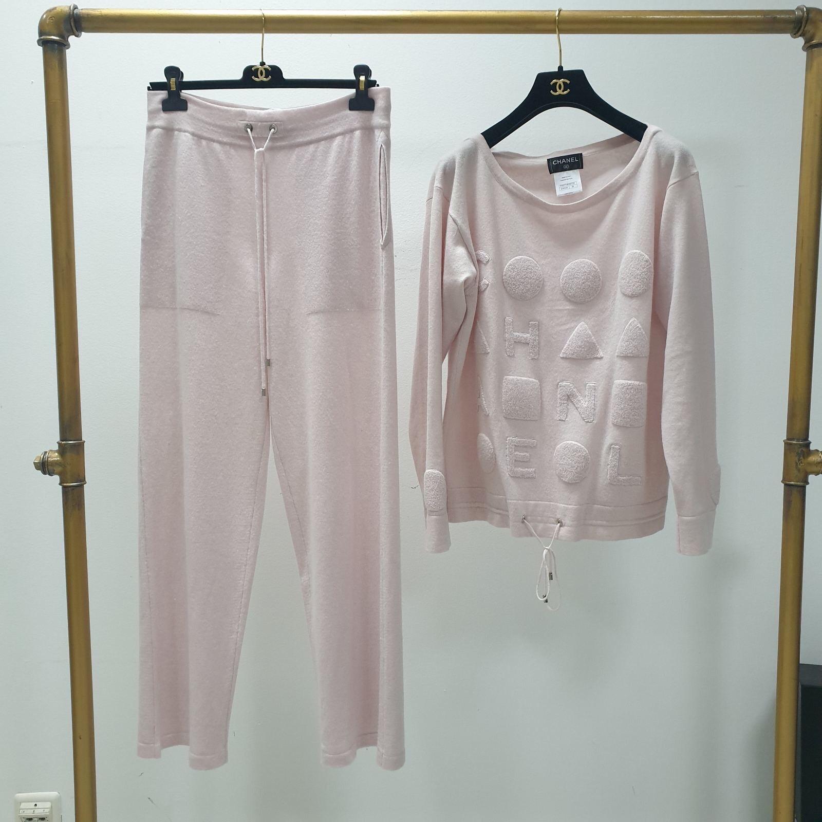 Chanel Cashmere Loungewear Set In Good Condition In Krakow, PL