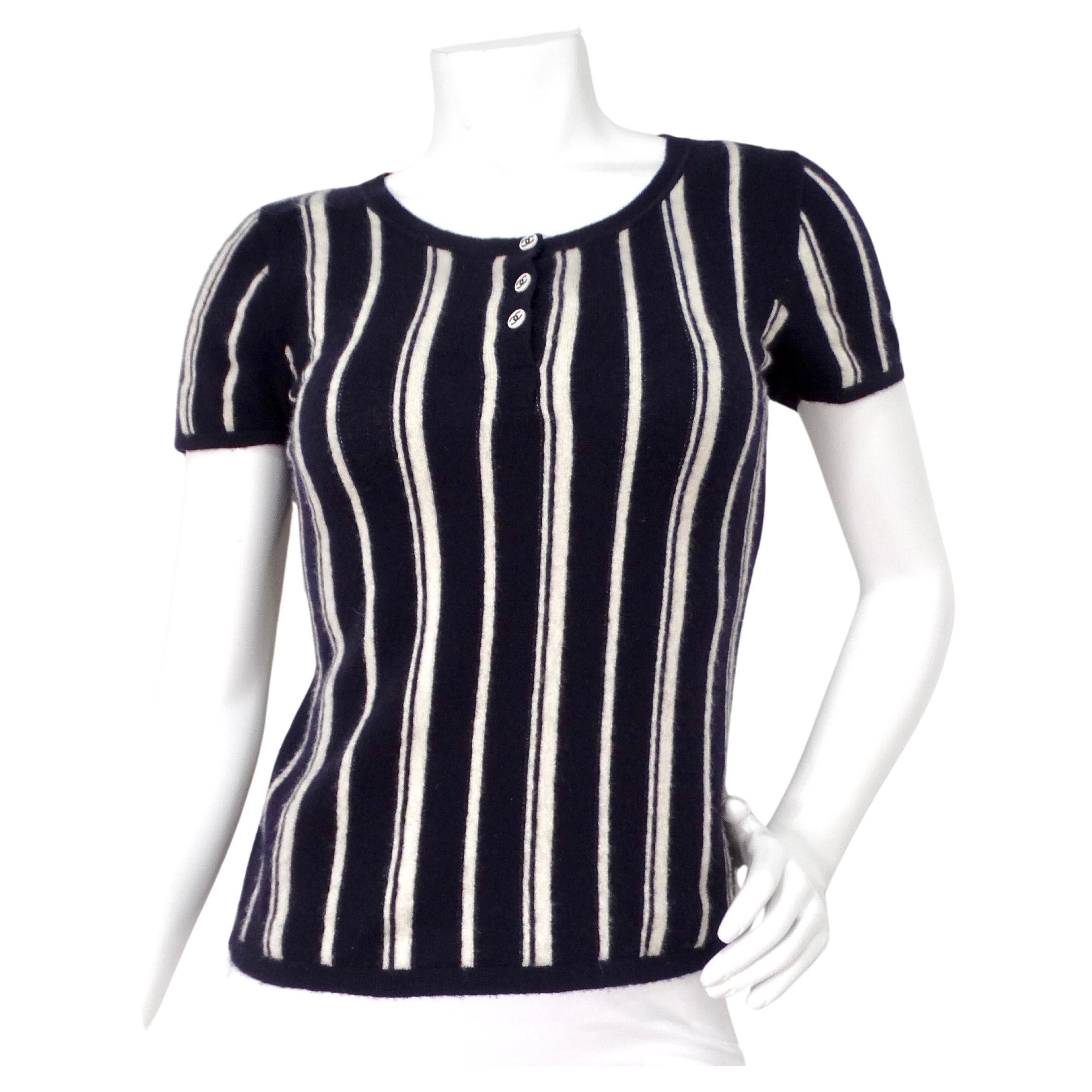 Chanel Cashmere Top a righe bianche e blu navy con bottoni