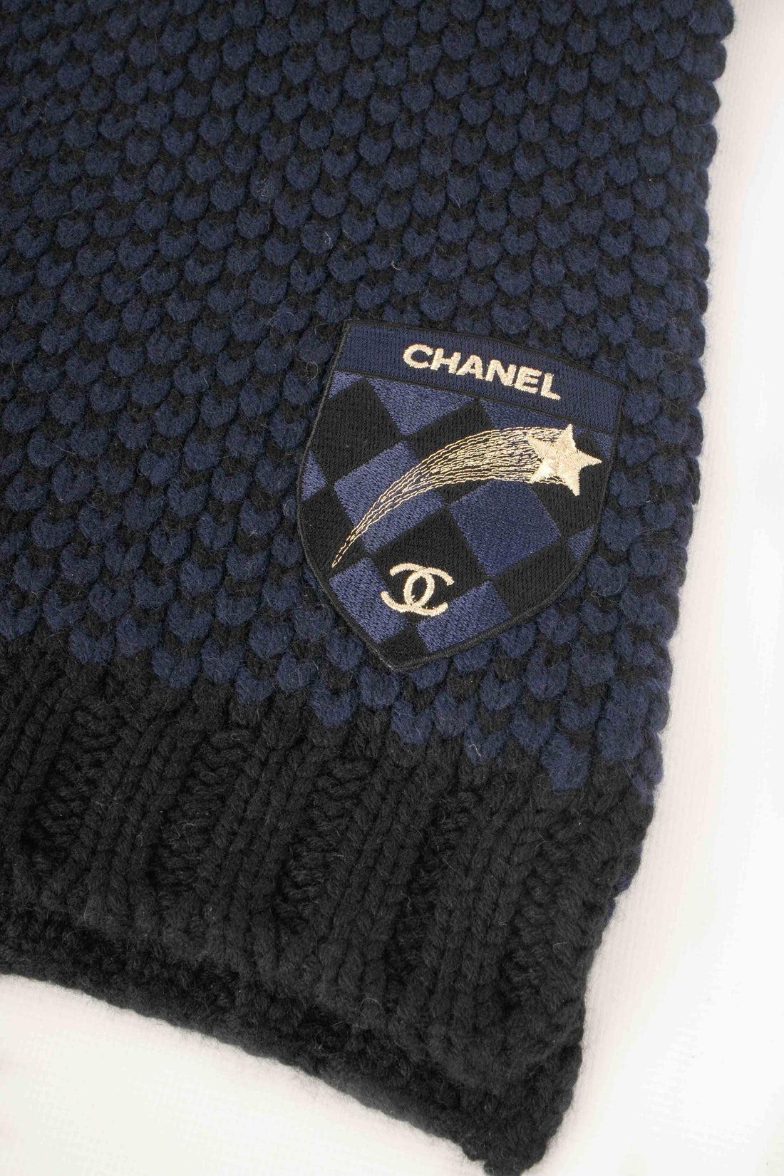 Chanel Cashmere Scarf In Excellent Condition In SAINT-OUEN-SUR-SEINE, FR