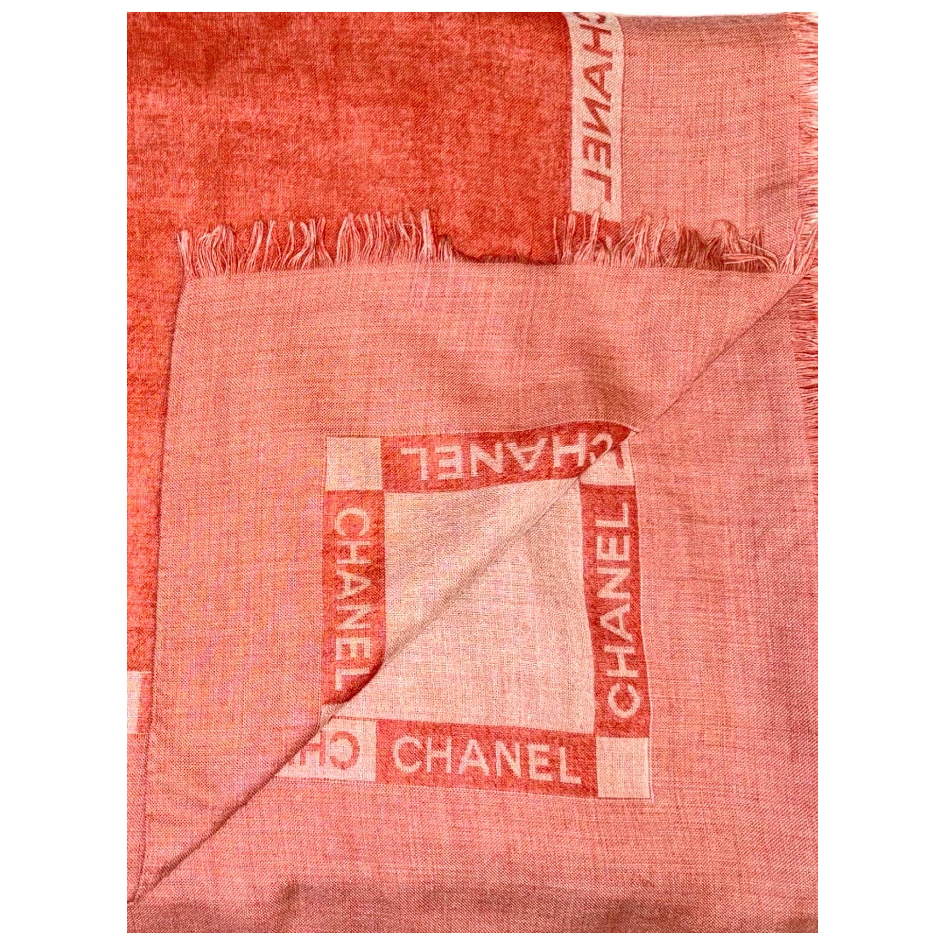 Écharpe en cachemire de Chanel en vente