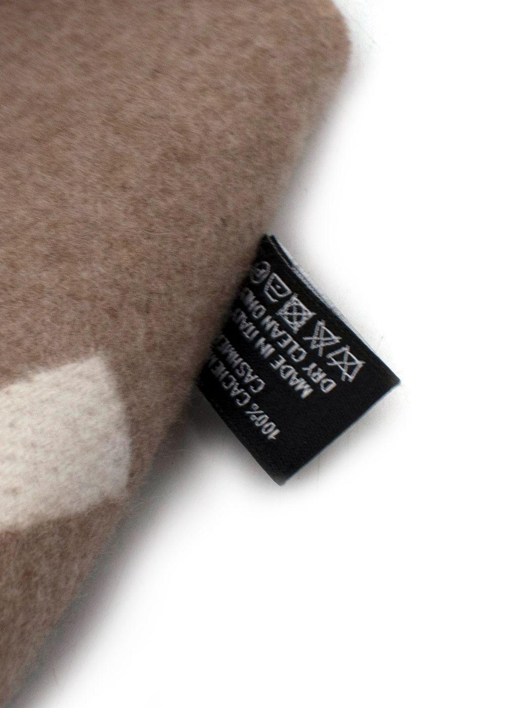 
Chanel CC Reversible Beige and Brown Cashmere Shawl
Can be used as a cape or throw

Width: 68cm
Length: 215cm

- Mid-weight, soft cashmere
- Large interlocking CC logo 
- Chanel logo edge
- Lightly fringed edges 

Materials:
100% Cashmere

