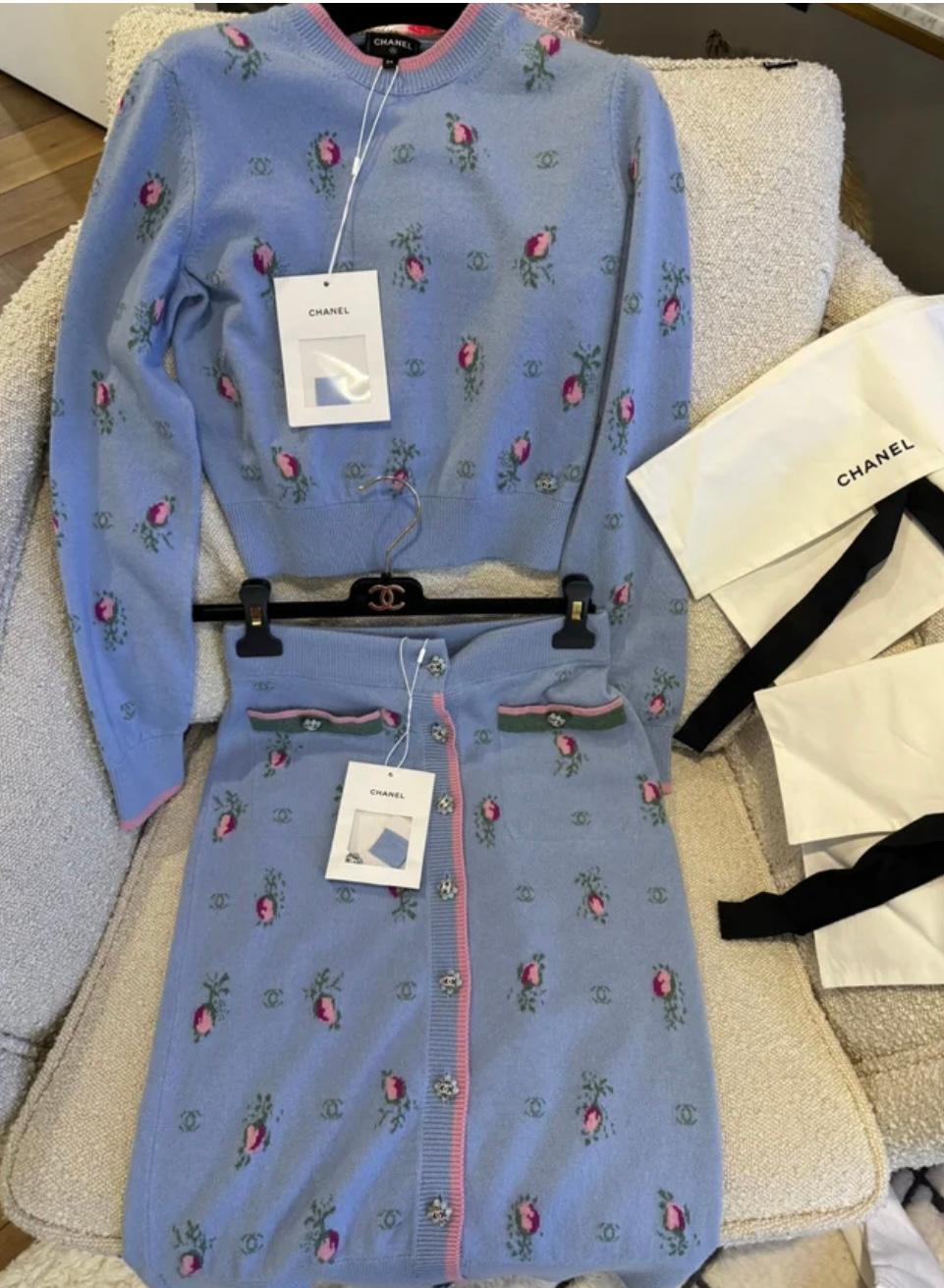 Chanel cashmere skirt with crystal buttons For Sale 1
