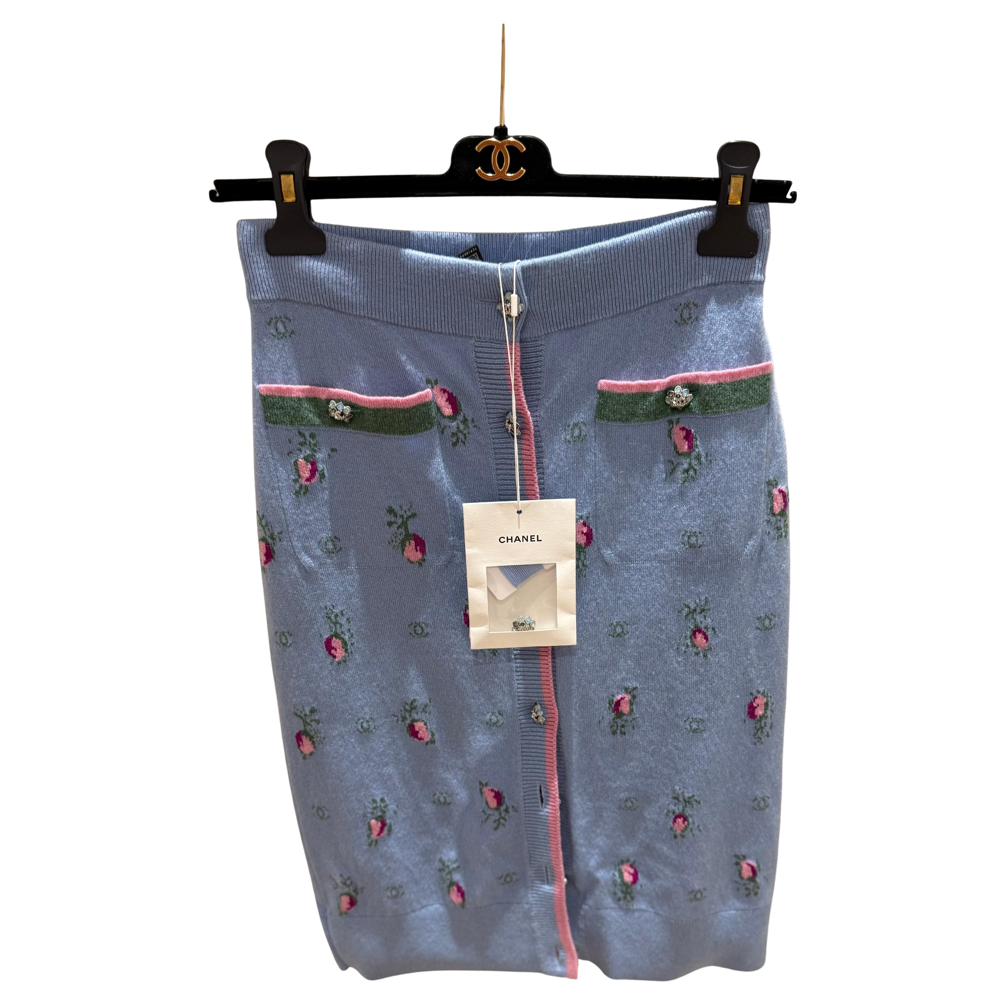 Chanel cashmere skirt with crystal buttons For Sale