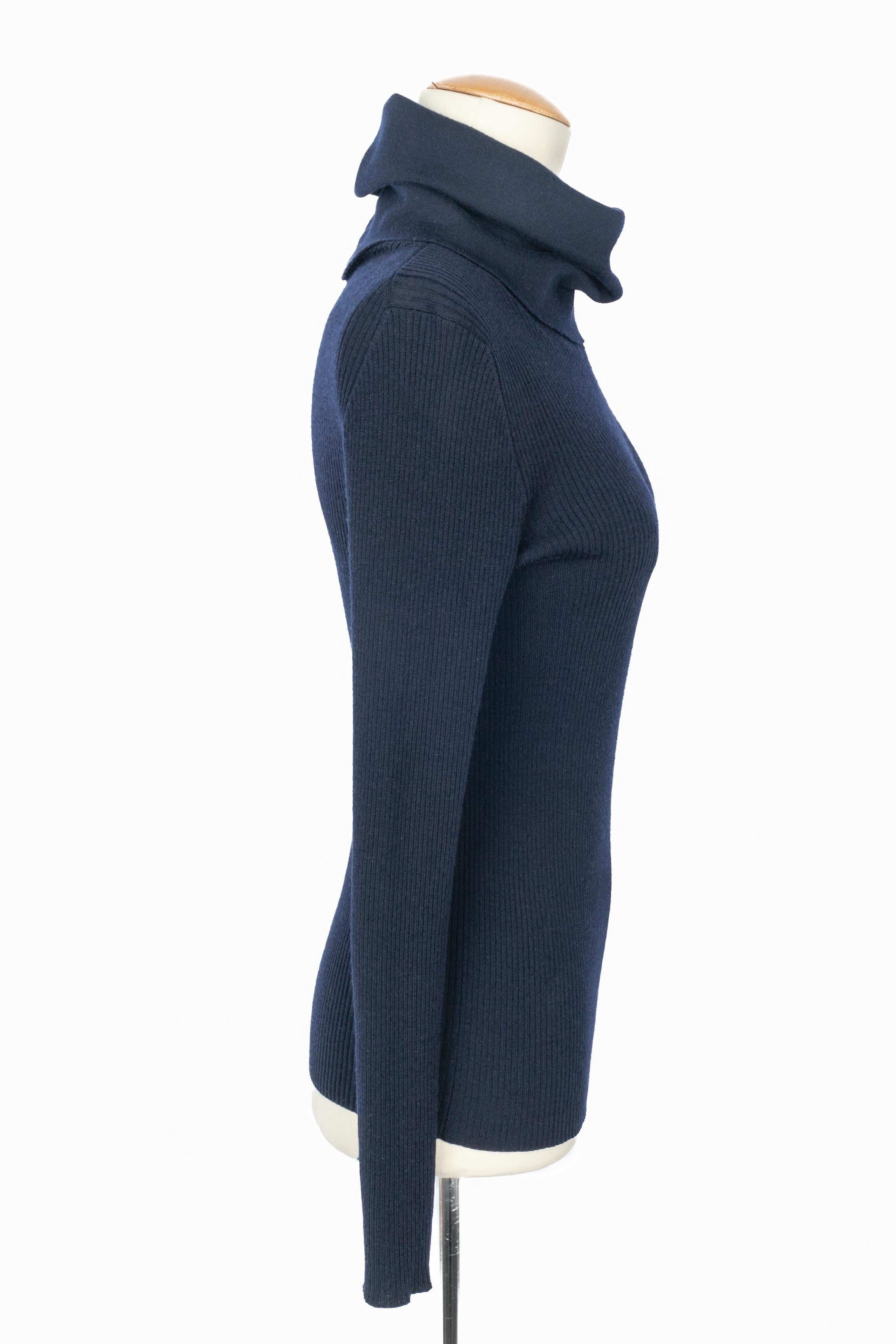 Chanel Kaschmirpullover 2013 im Zustand „Hervorragend“ im Angebot in SAINT-OUEN-SUR-SEINE, FR