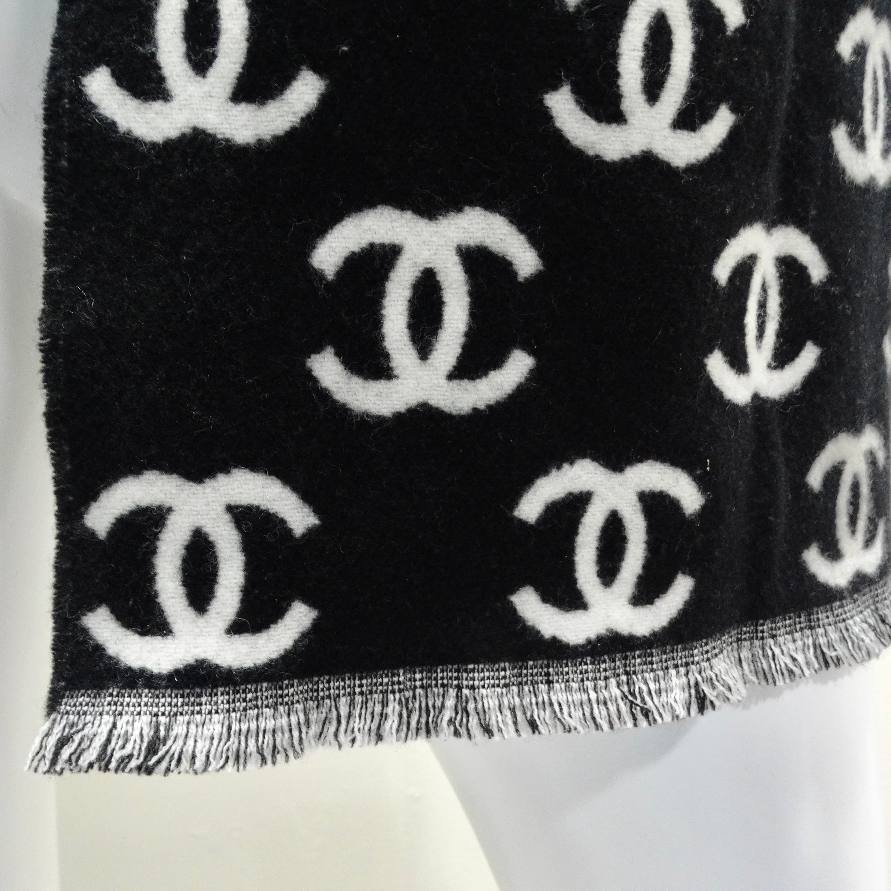 Chanel Cashmere Wool CC Two Tone Scarf In Excellent Condition In Scottsdale, AZ