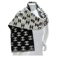 Chanel Zweifarbiger Schal aus Kaschmir und Wolle CC