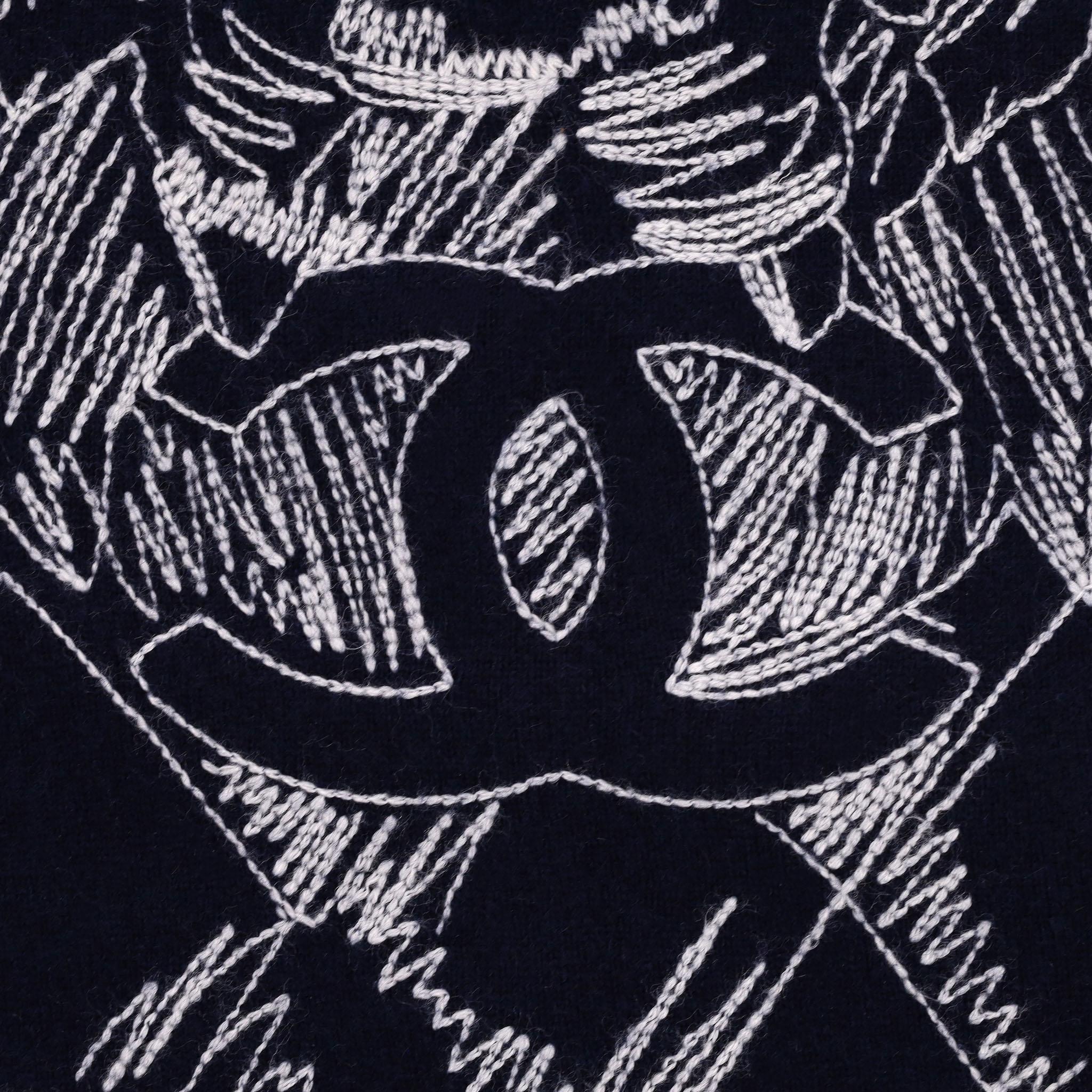 Chanel Kaschmir-Strickjacke mit Reißverschluss und Löwenkopf &  CC