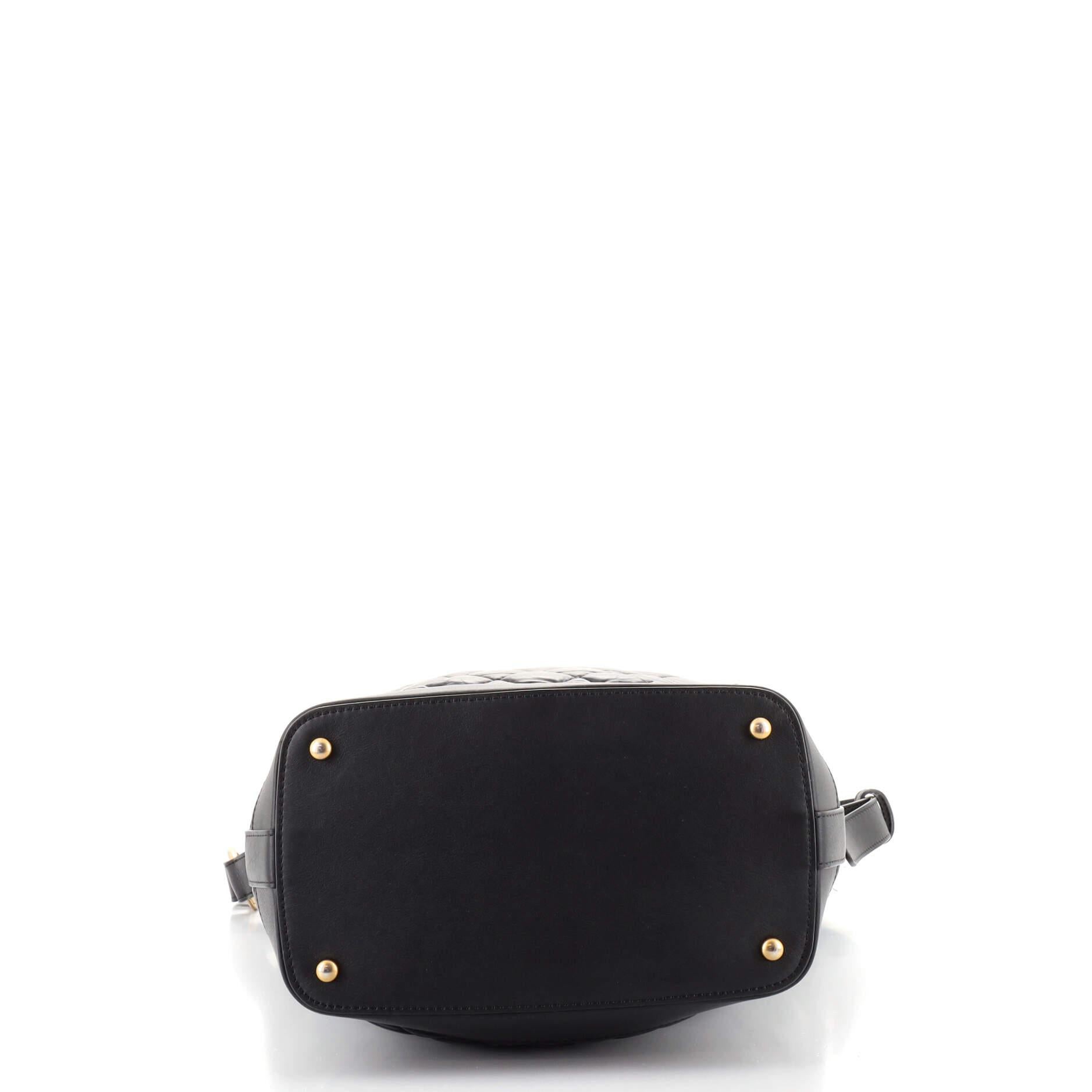 Hobo Chanel stile casual in tweed e pelle di vitello invecchiata trapuntata grande In condizioni buone a NY, NY