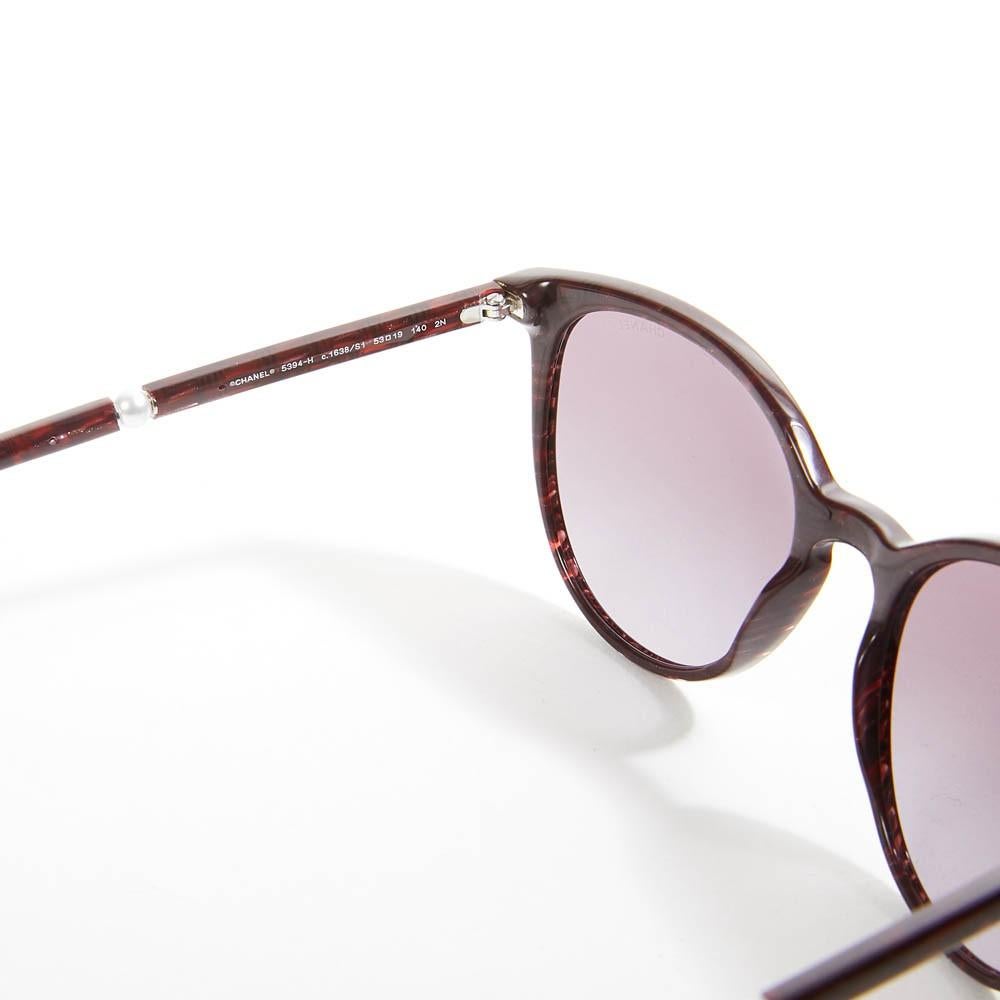 Chanel Cat Eye Plum Sunglasses White Pearl In New Condition In Paris, FR