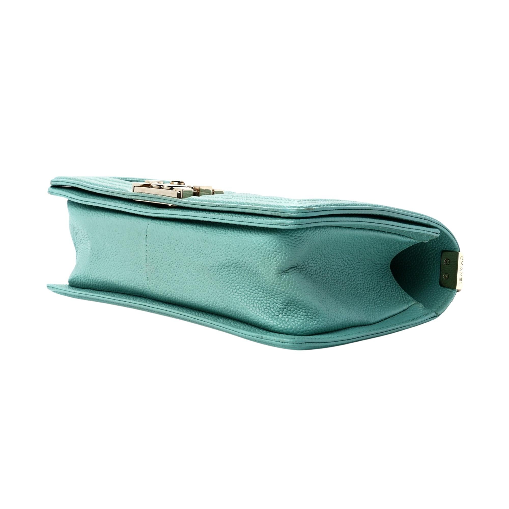 Chanel Caviar Aqua Blue Quilted Boy Flap Bag Medium In Good Condition For Sale In Montreal, Quebec