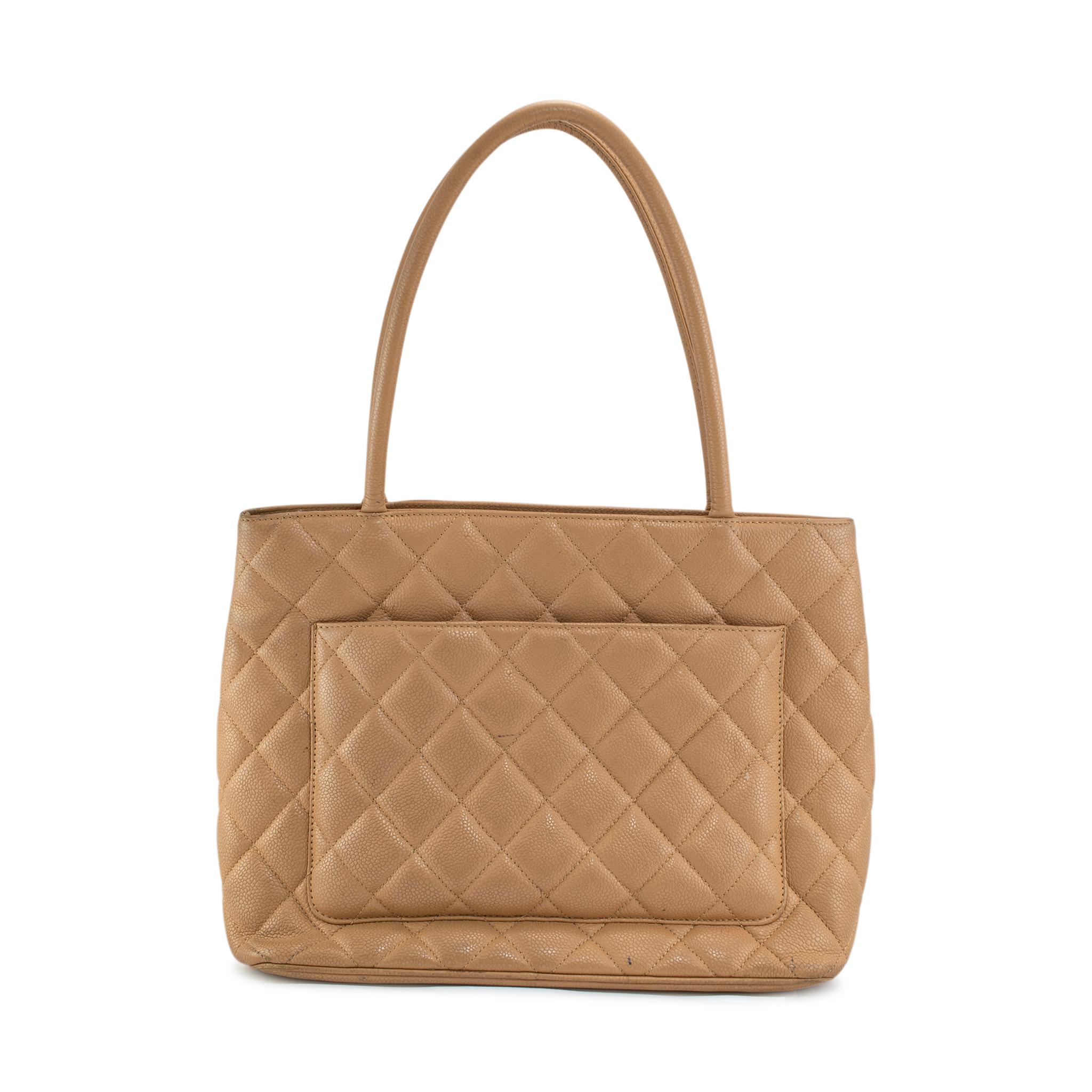 Brand: Chanel

Measurement (W x H x D): 13.50