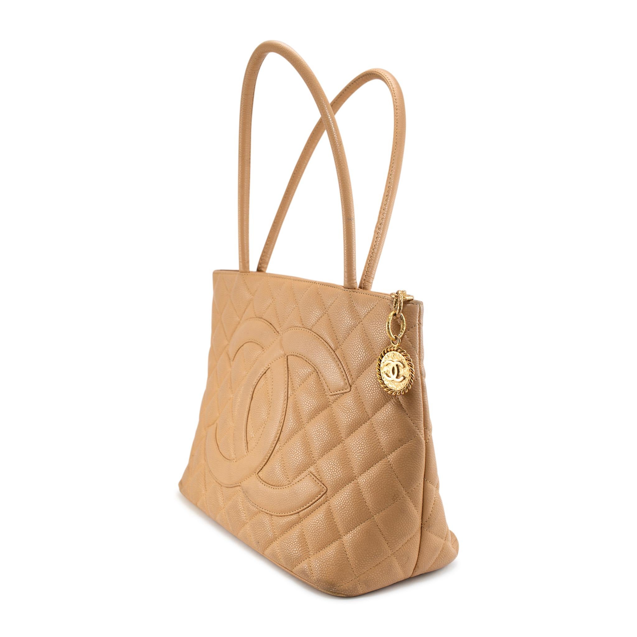 Chanel Caviar Beige Quilted Medallion A01804 Tote Handbag In Excellent Condition For Sale In Houston, US