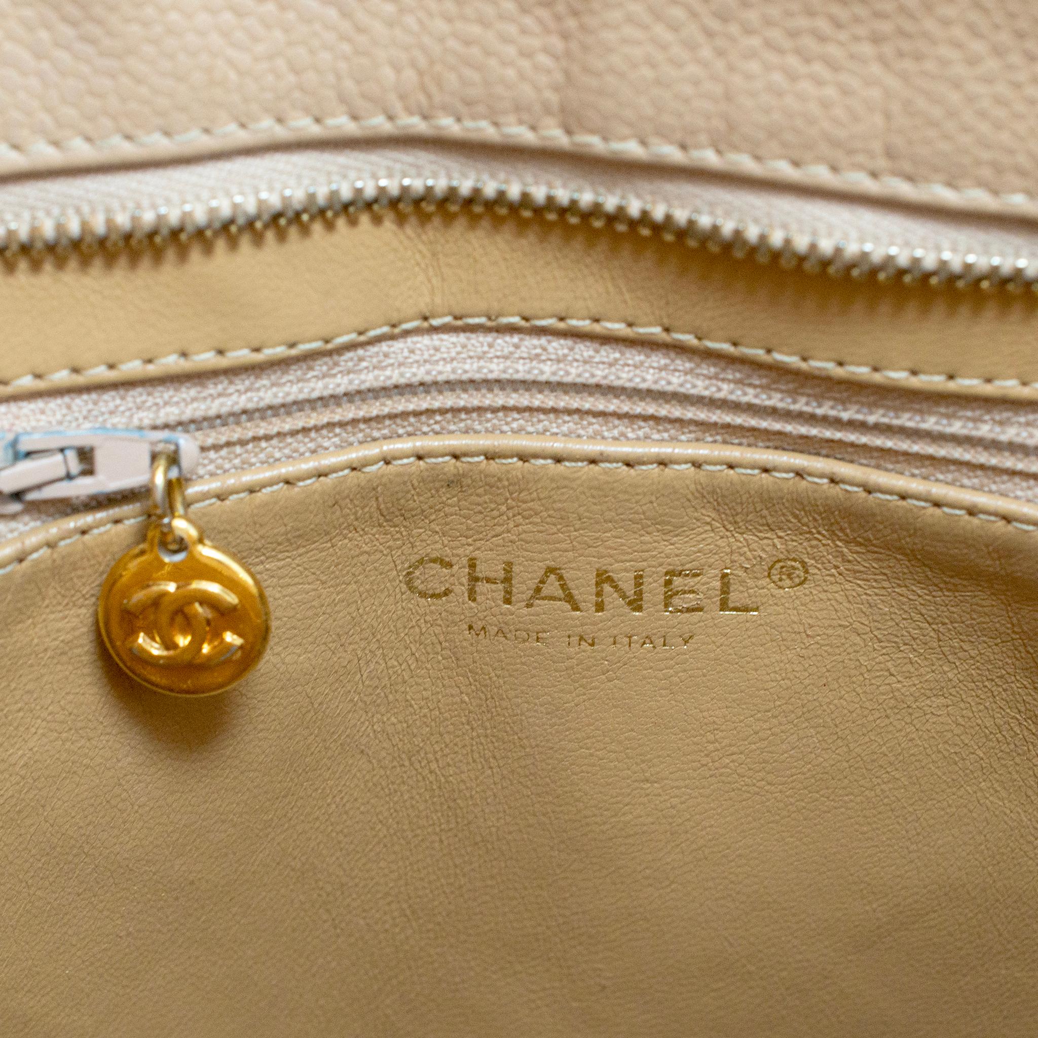 Chanel Caviar Beige Quilted Medallion A01804 Tote Handbag For Sale 3