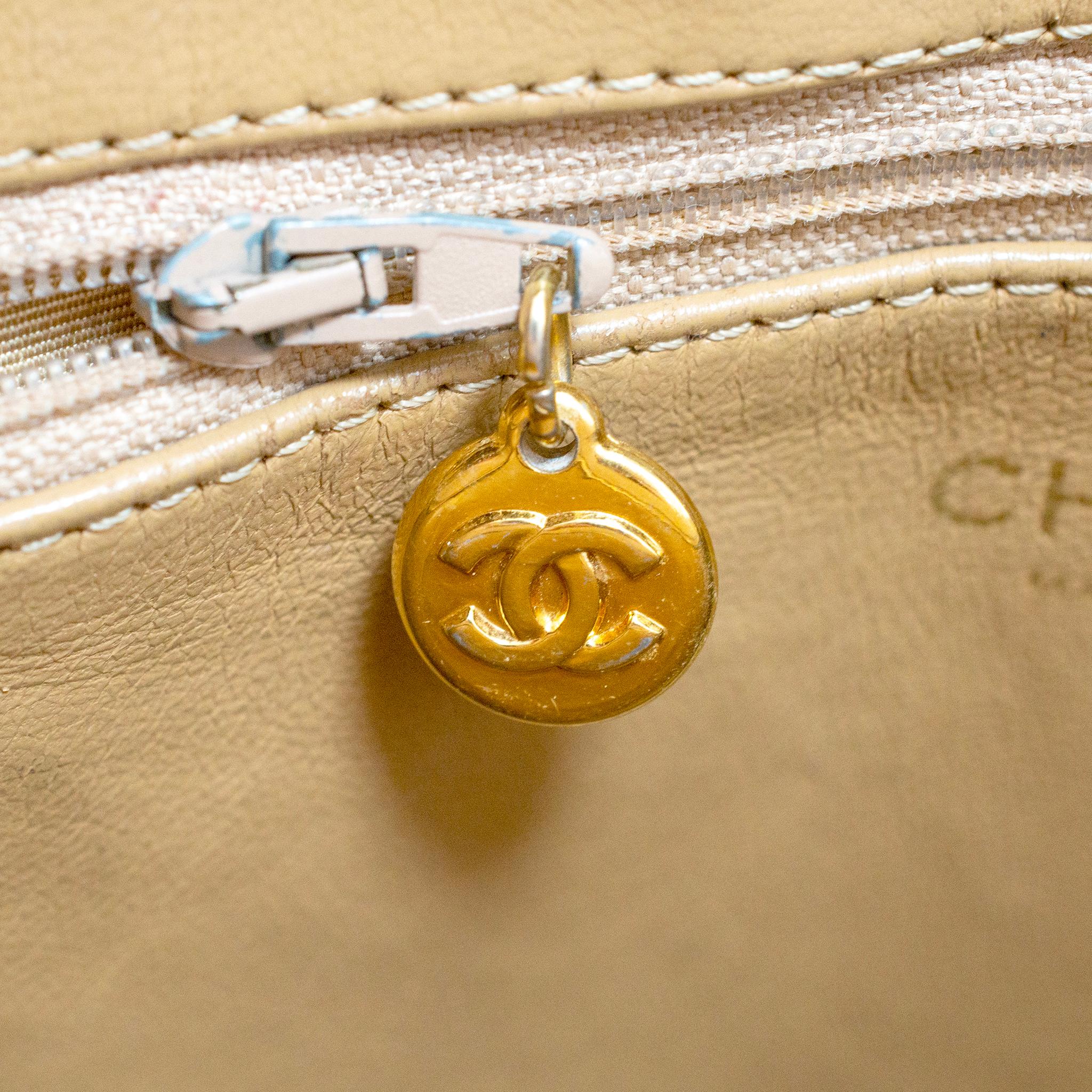 Chanel Caviar Beige Quilted Medallion A01804 Tote Handbag For Sale 4
