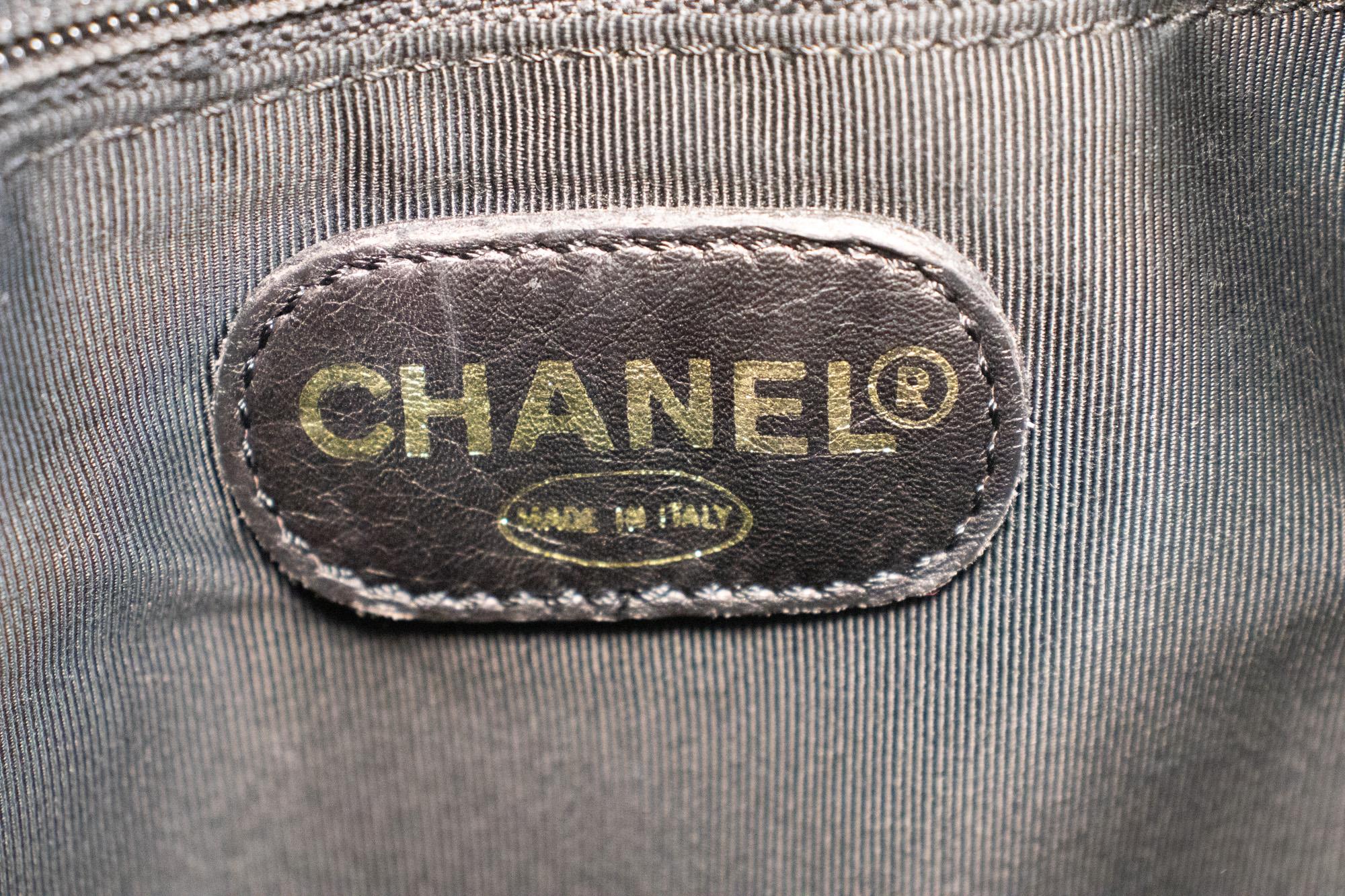 CHANEL Caviar Big Large Chain Shoulder Bag Leather Black Zip Gold For Sale 3