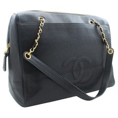 CHANEL Caviar Grand sac à bandoulière en cuir noir avec fermeture éclair en or