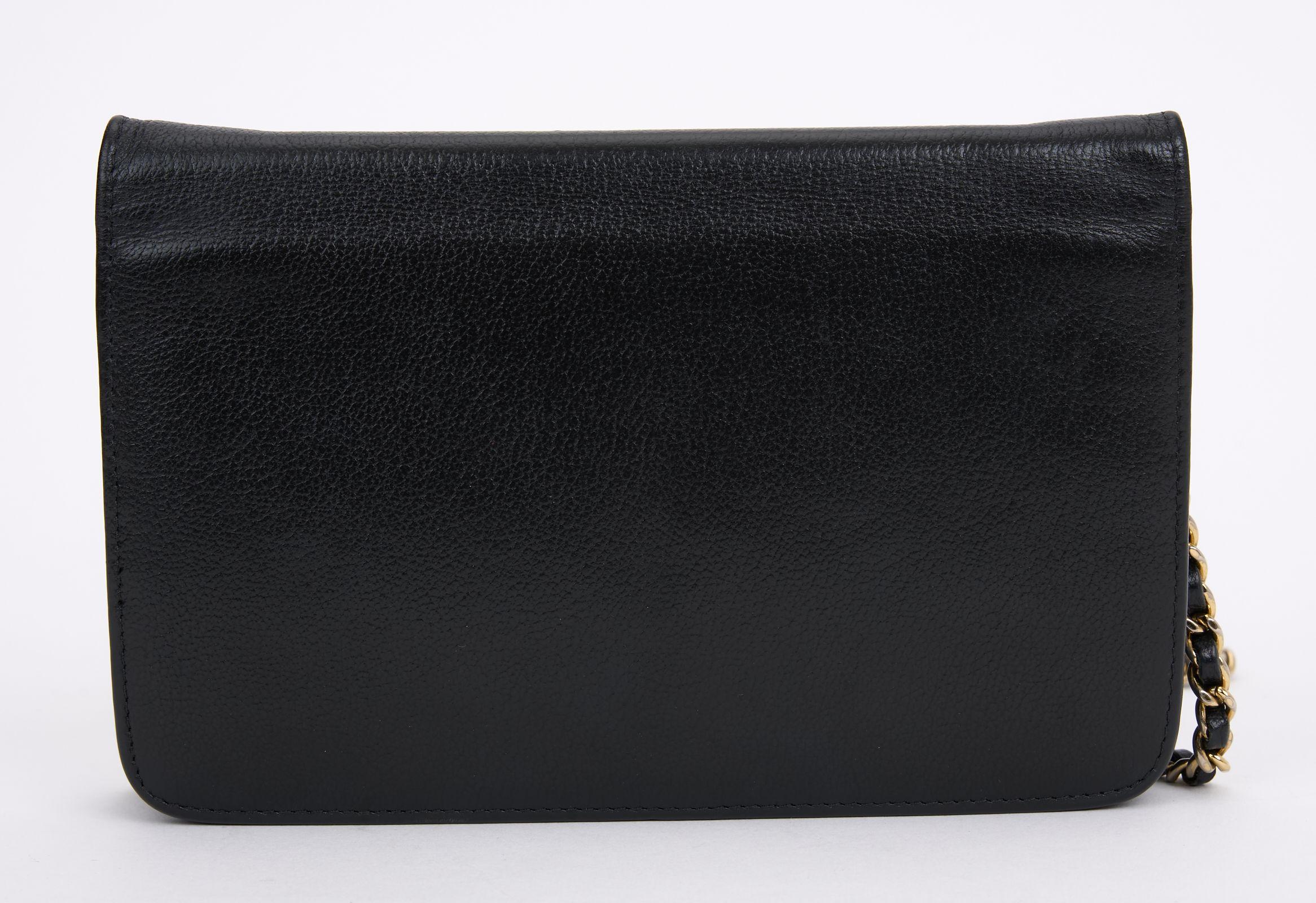 Chanel Caviar Camellia Wallet on Chain In Good Condition For Sale In West Hollywood, CA