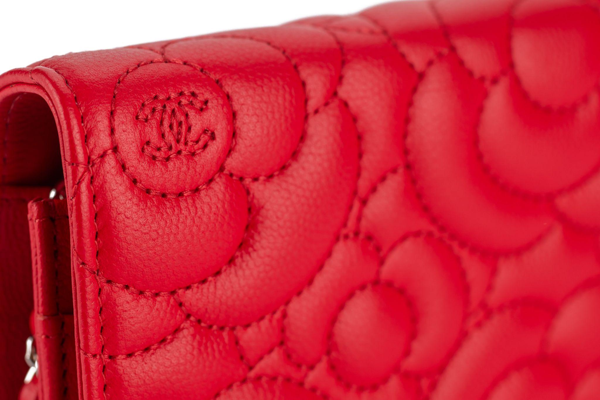Chanel Caviar Camellia Wallet on Chain For Sale 3