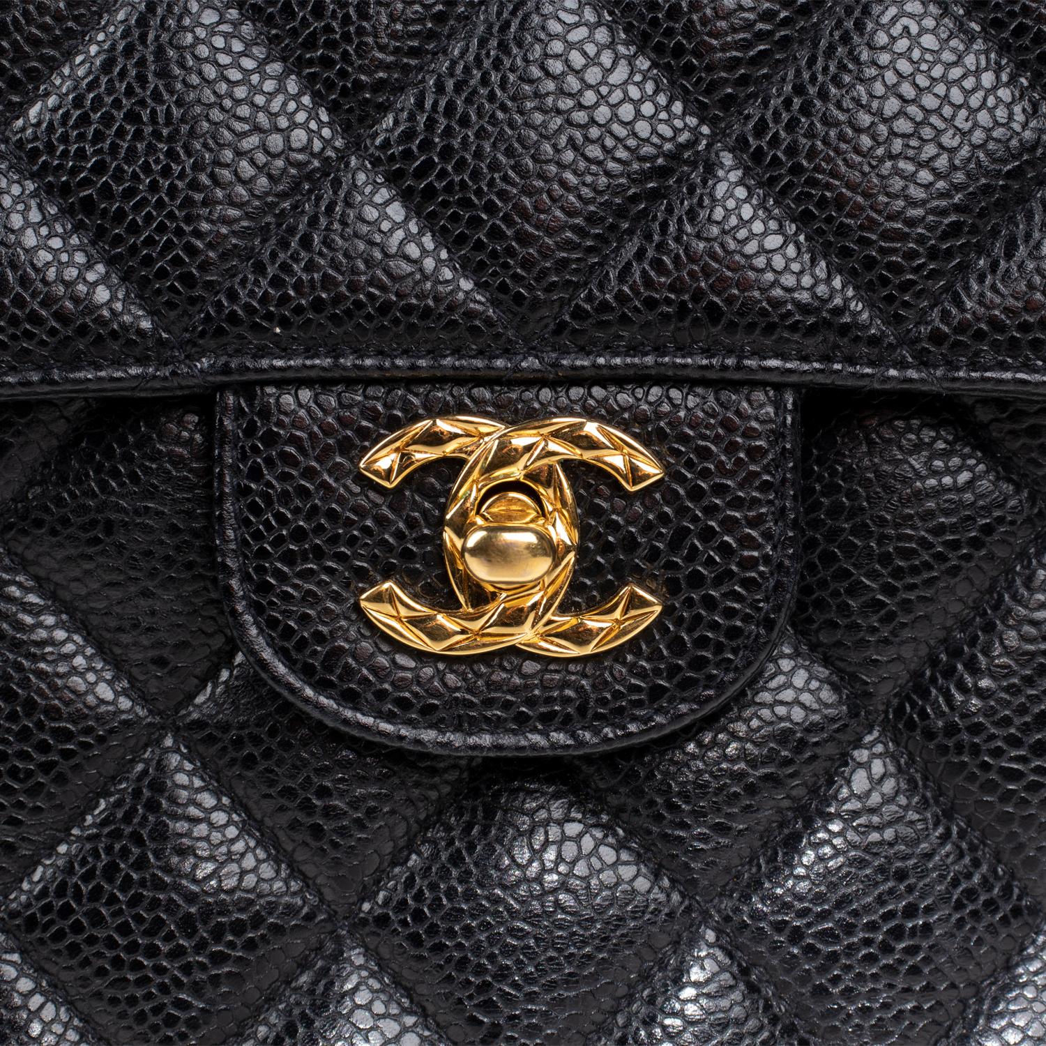 Chanel Caviar Camera Crossbody Bag In Excellent Condition For Sale In Sundbyberg, SE