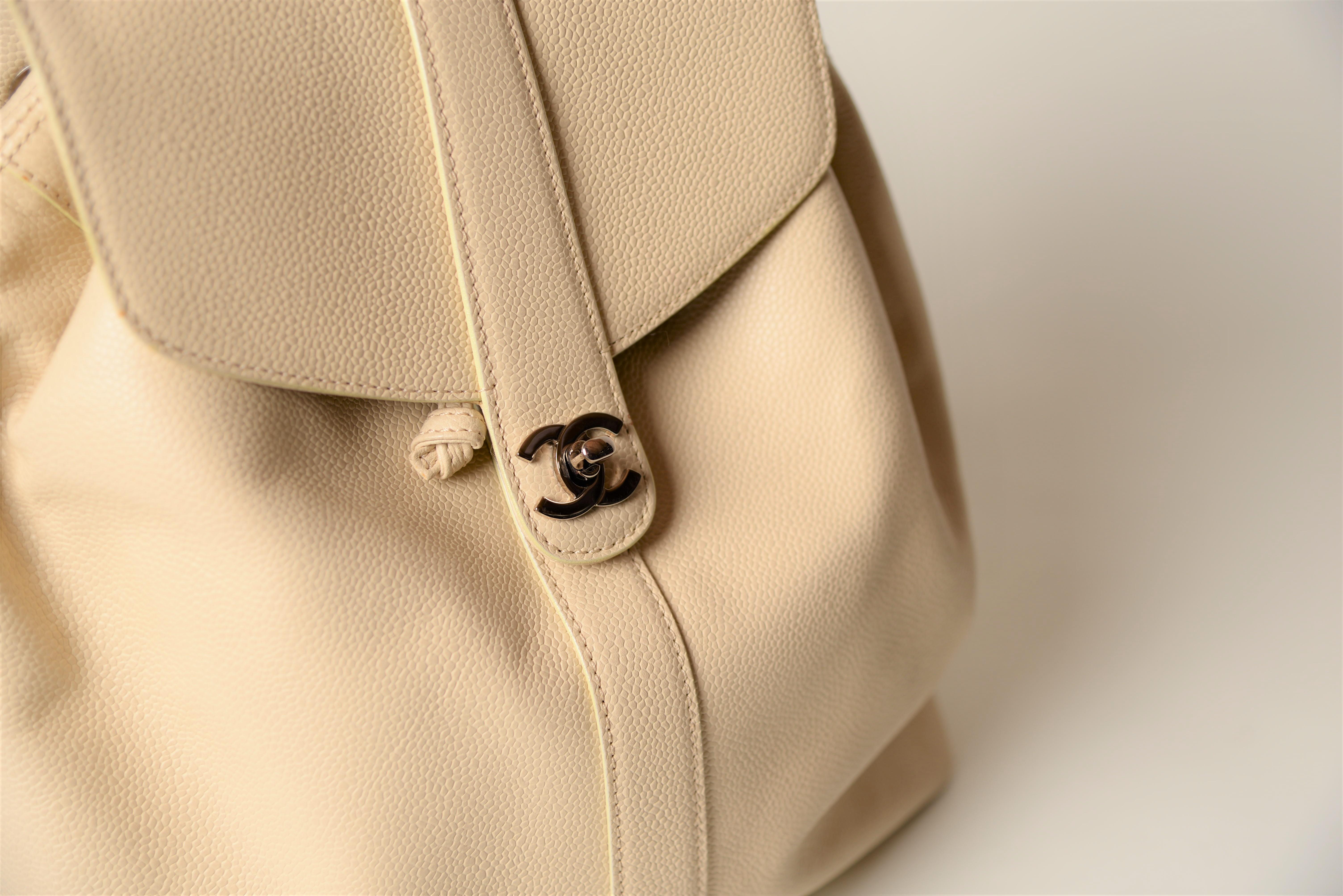 Chanel Chanel Kaviar CC Elfenbein Rucksack Vintage im Zustand „Gut“ in Roosendaal, NL