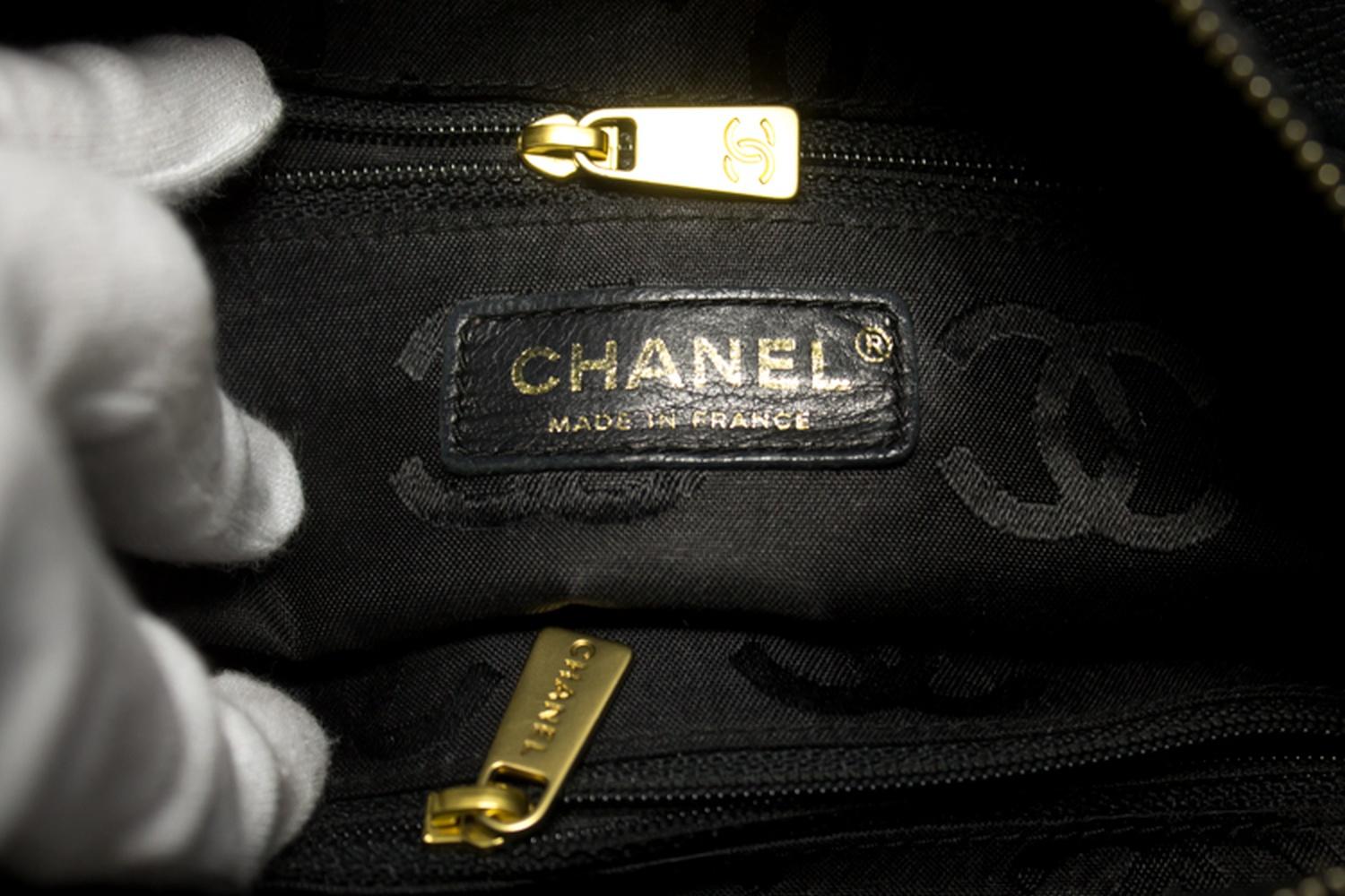 CHANEL Caviar Chain Shoulder Bag Leather Black Zip Goldper 11