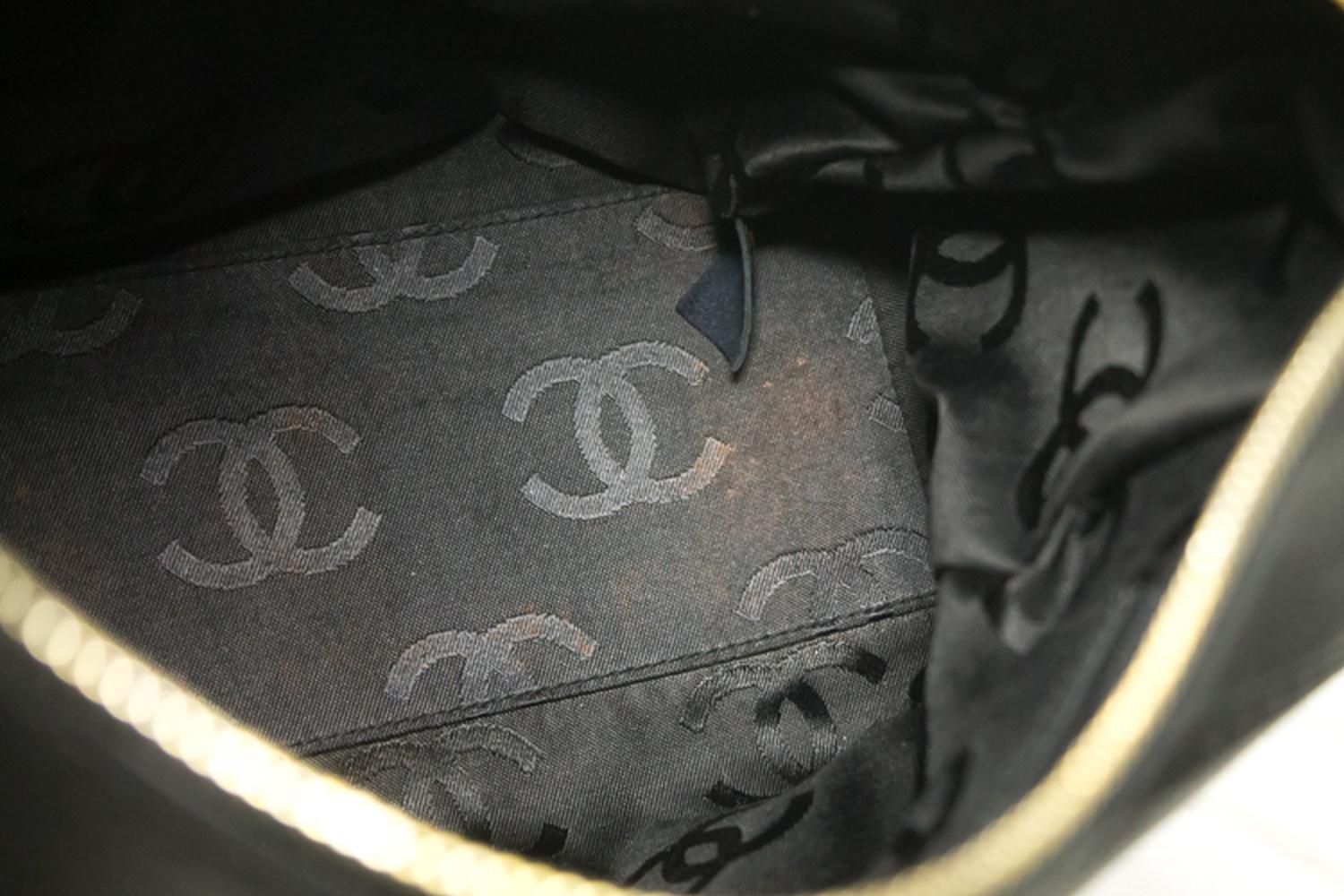 CHANEL Caviar Chain Shoulder Bag Leather Black Zip Goldper 13