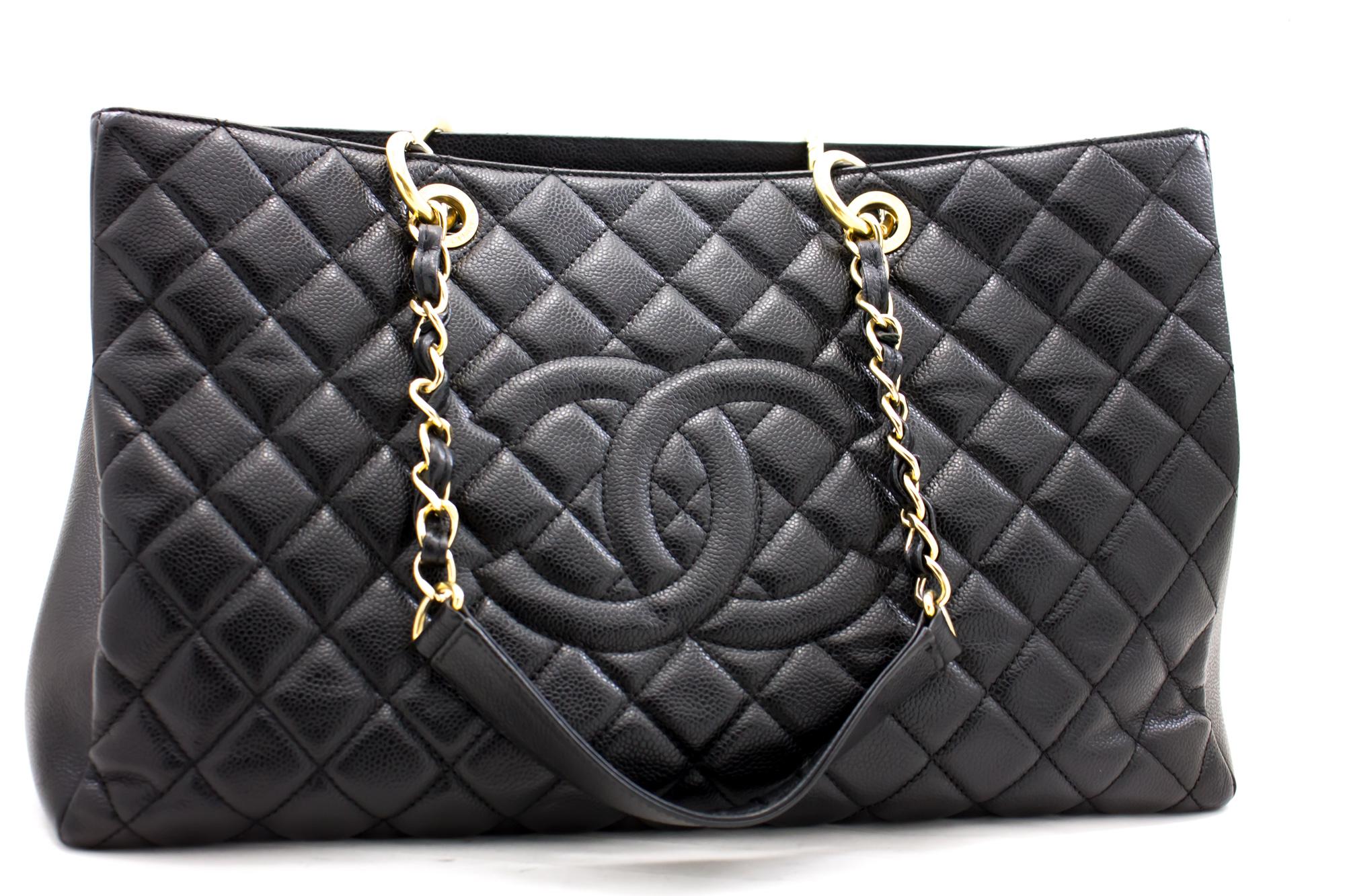 An authentic CHANEL Caviar GST Grand Shopping Tote Chain Shoulder Bag Black. The color is Black. The outside material is Leather. The pattern is Solid. This item is Contemporary. The year of manufacture would be 2013.
Conditions & Ratings
Outside
