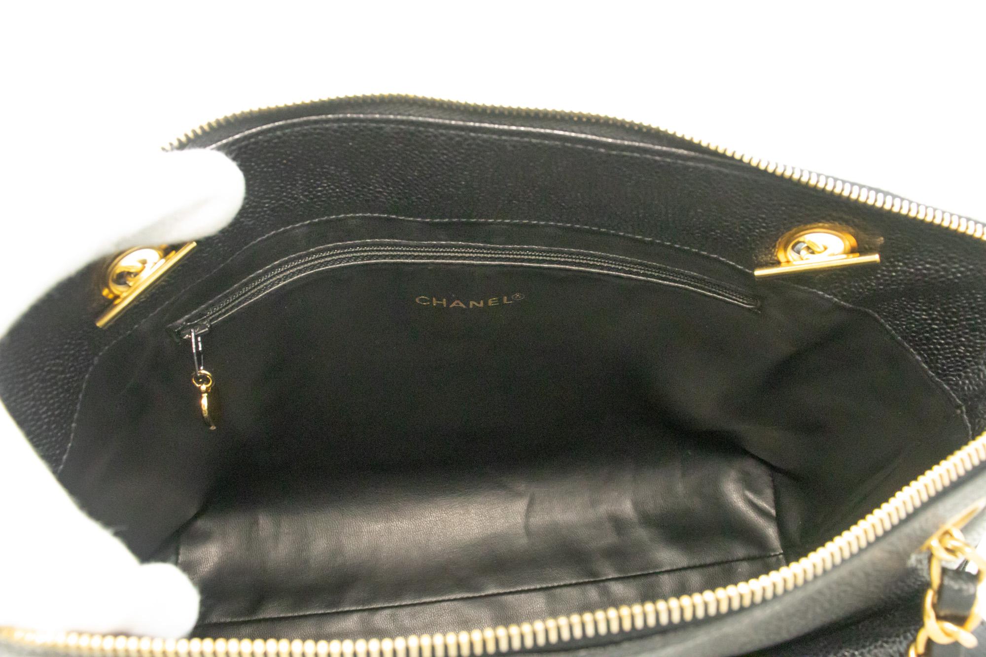 CHANEL Caviar Large Chain Shoulder Bag Leather Black Zip Goldper en vente 6