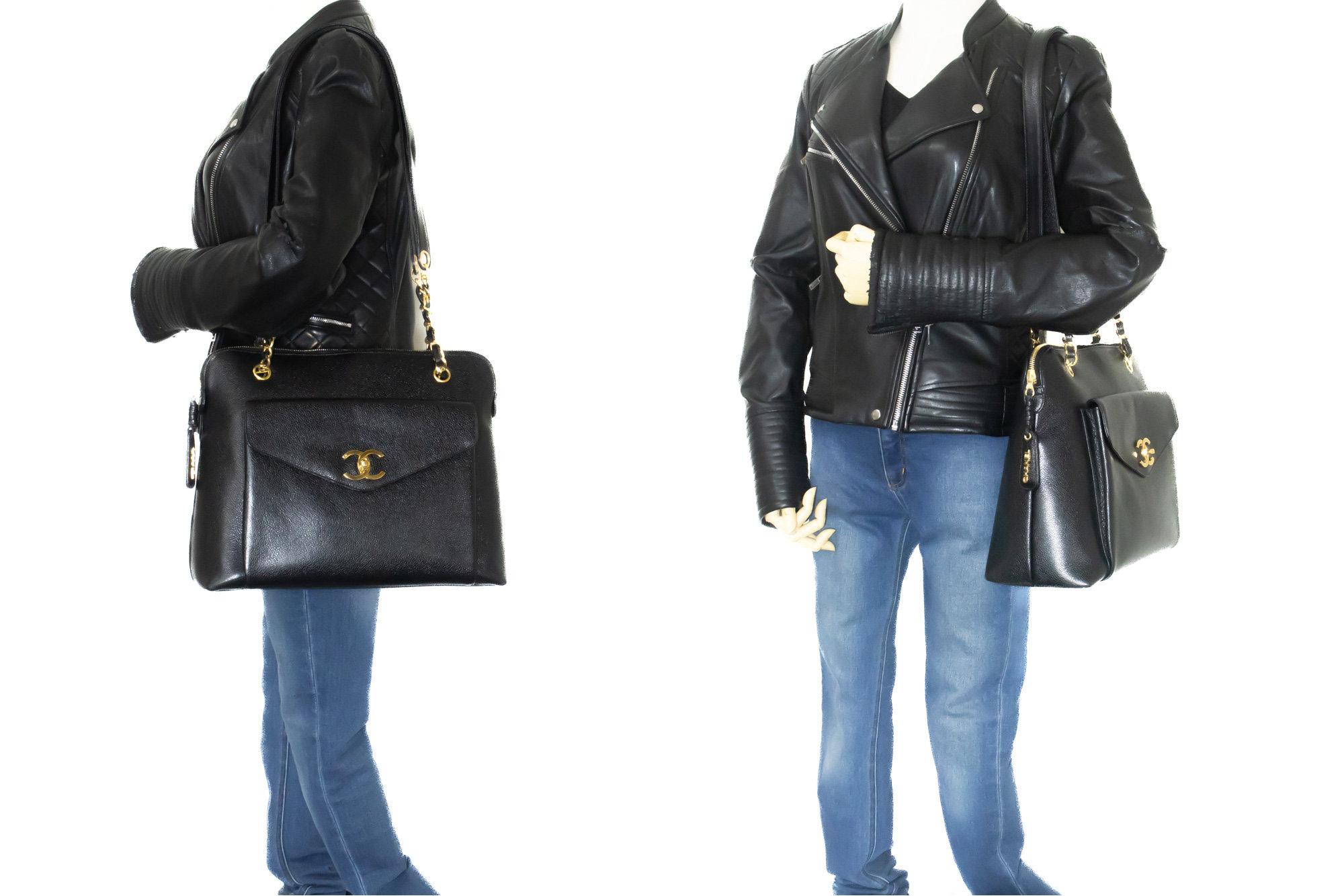 CHANEL Caviar Large Chain Shoulder Bag Leather Black Zip Goldper en vente 7