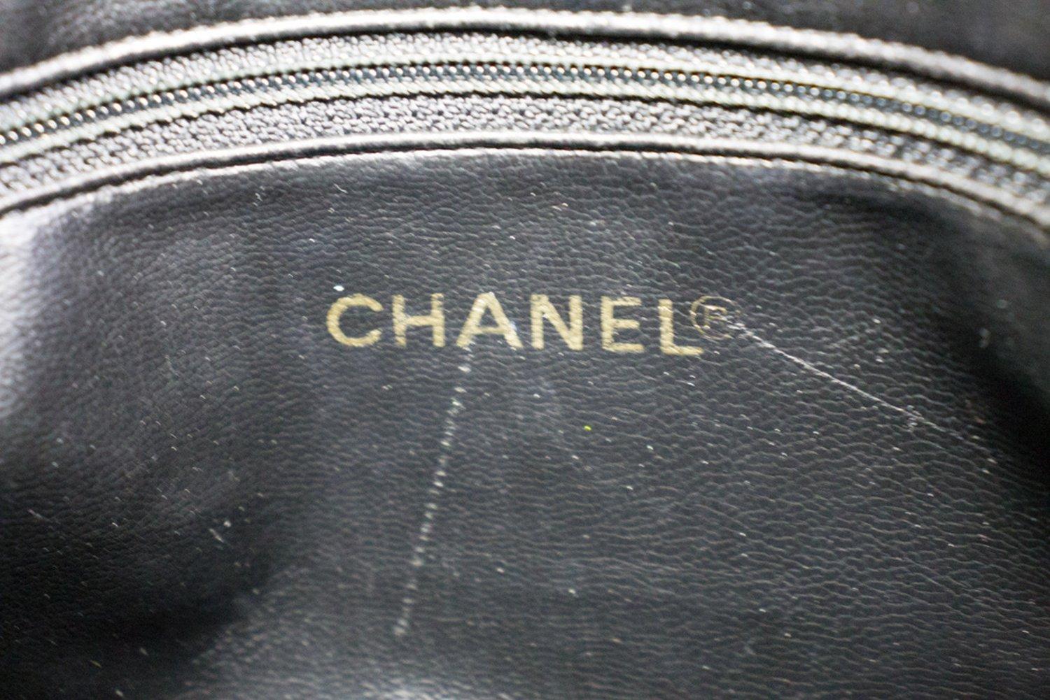CHANEL Kaviar Große Kette Umhängetasche Leder Schwarz Reißverschluss Goldperle im Angebot 10