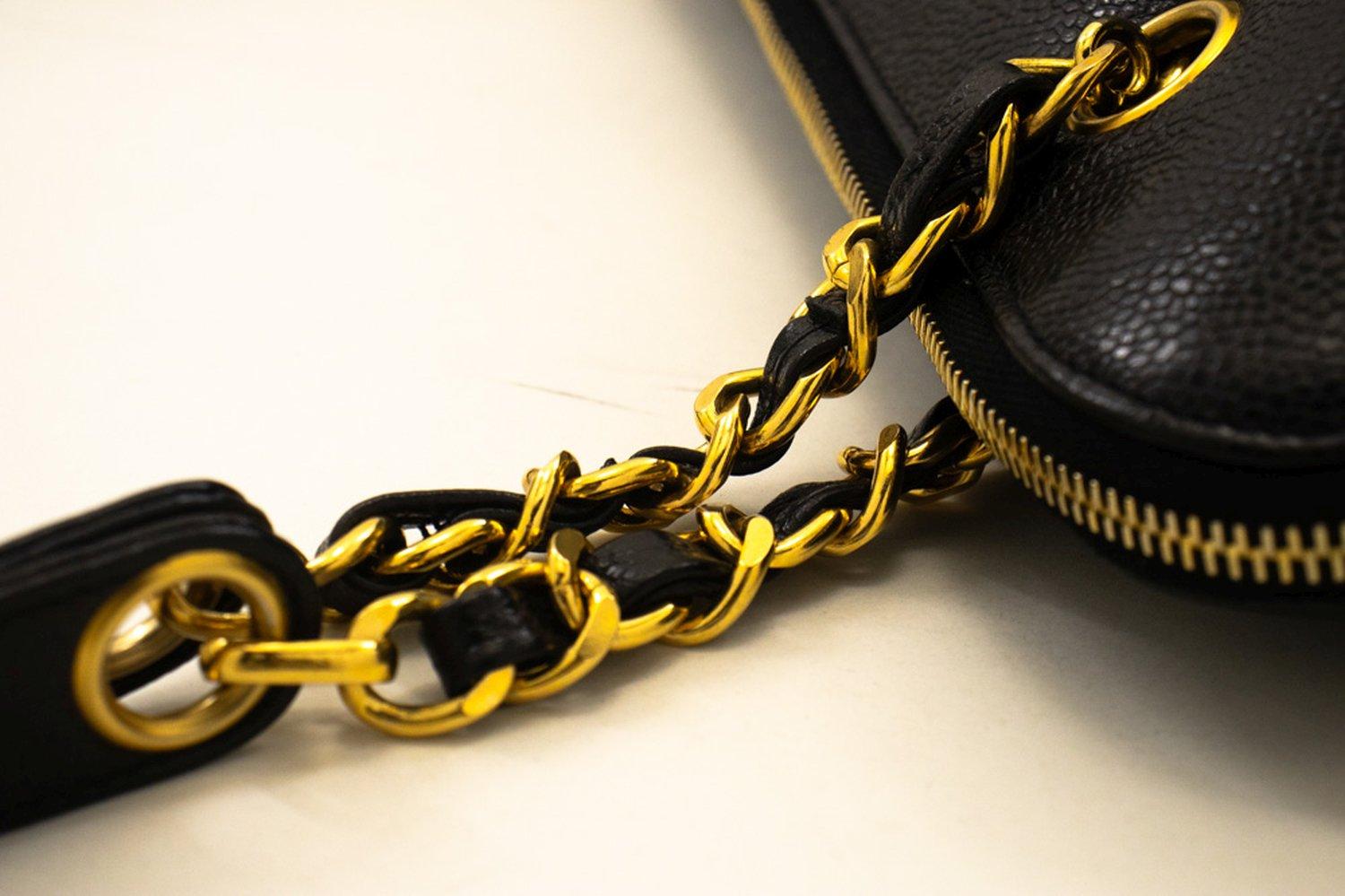 CHANEL Caviar Large Chain Shoulder Bag Leather Black Zip Goldper en vente 10