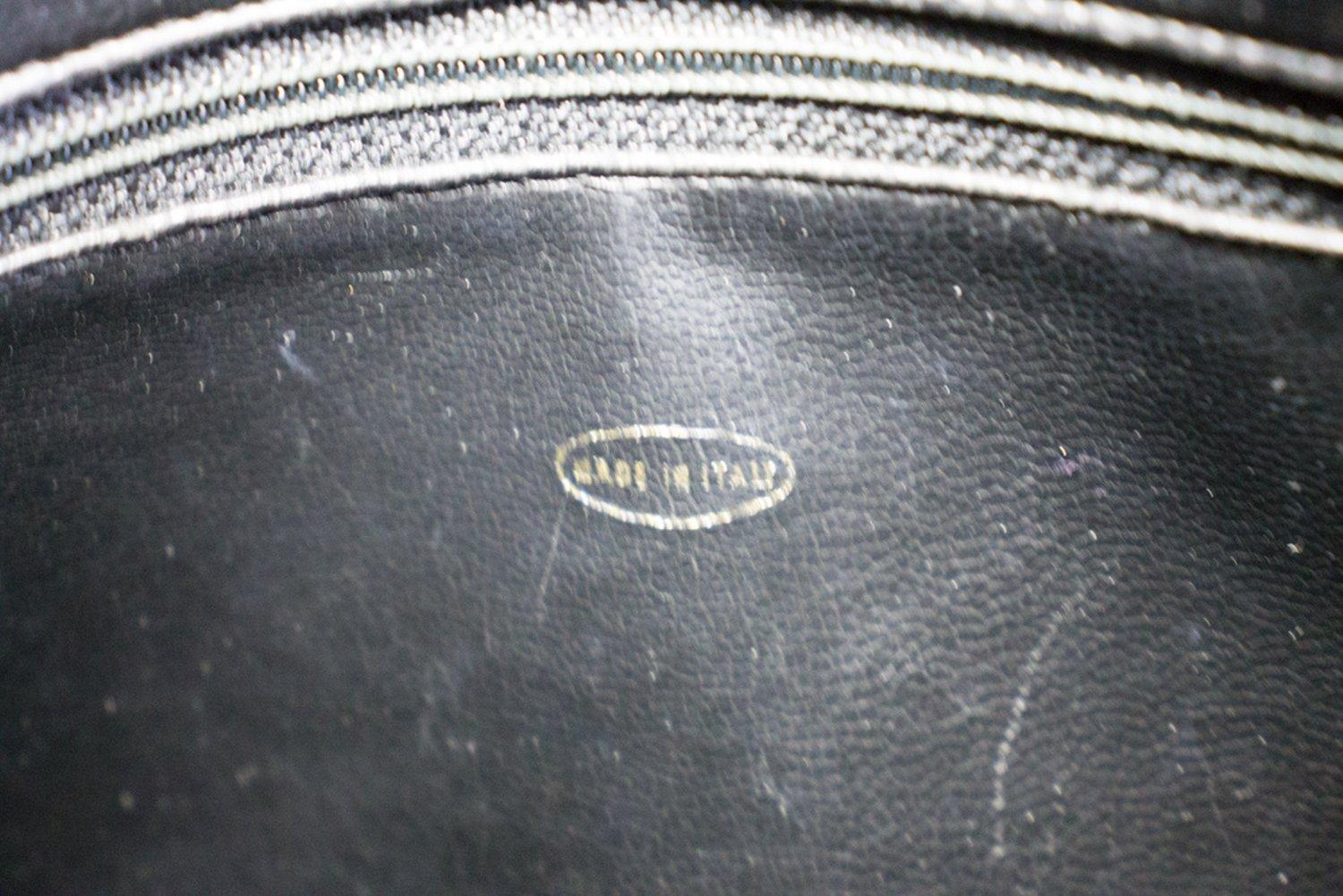 CHANEL Kaviar Große Kette Umhängetasche Leder Schwarz Reißverschluss Goldperle im Angebot 11