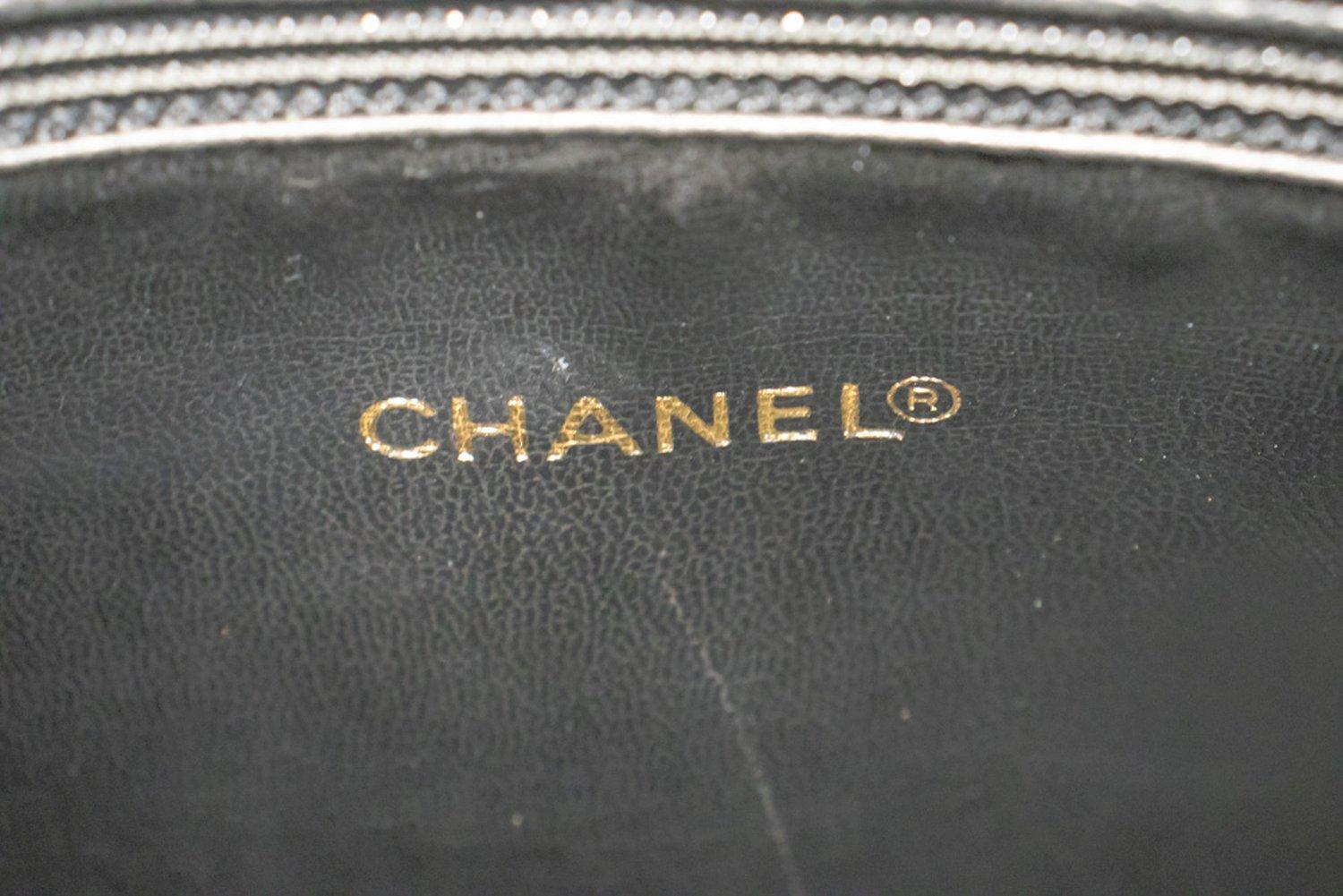 CHANEL Caviar Large Chain Shoulder Bag Leather Black Zip Goldper en vente 12