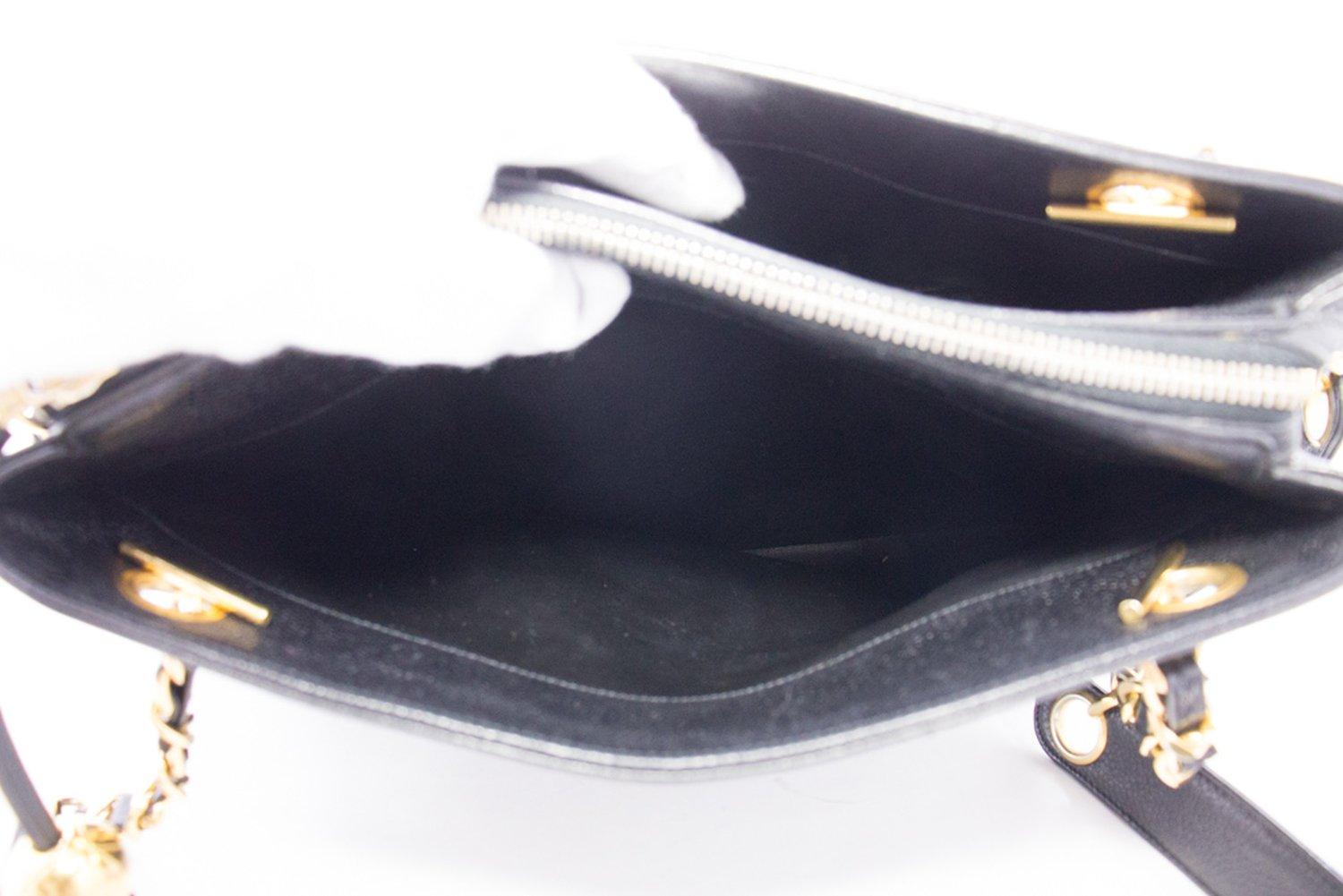 CHANEL Kaviar Große Kette Umhängetasche Leder Schwarz Reißverschluss Goldperle im Angebot 13