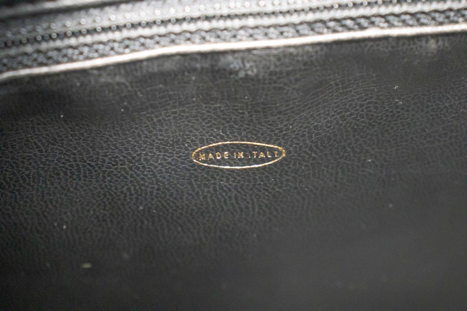 CHANEL Caviar Large Chain Shoulder Bag Leather Black Zip Goldper en vente 13